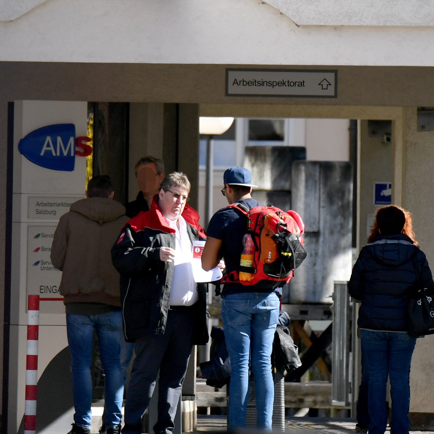Im Vergleich zur Vorwoche ist die Zahl der Arbeitslosen leicht rückläufig.