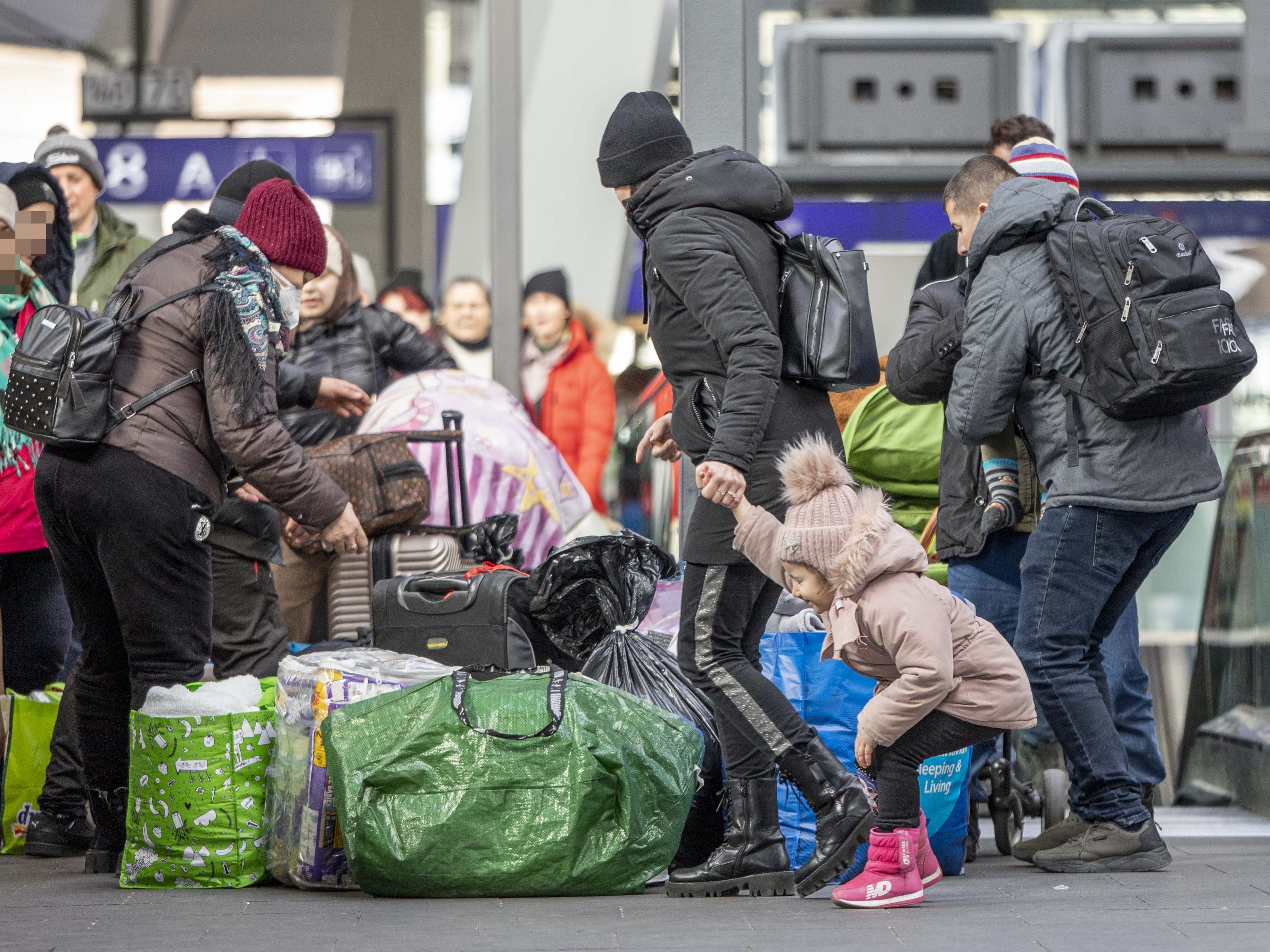 Flüchtlinge aus der Ukraine am Wiener Hauptbahnhof Flüchtlinge aus der Ukraine am Wiener Hauptbahnhof