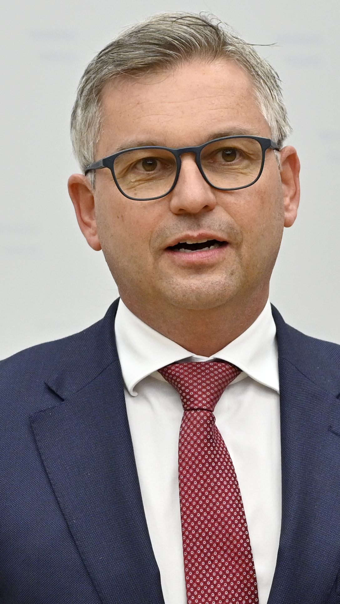 Finanzminister Magnus Brunner (ÖVP) sieht die Sanktionen gegen Russland als sehr wirksam an.