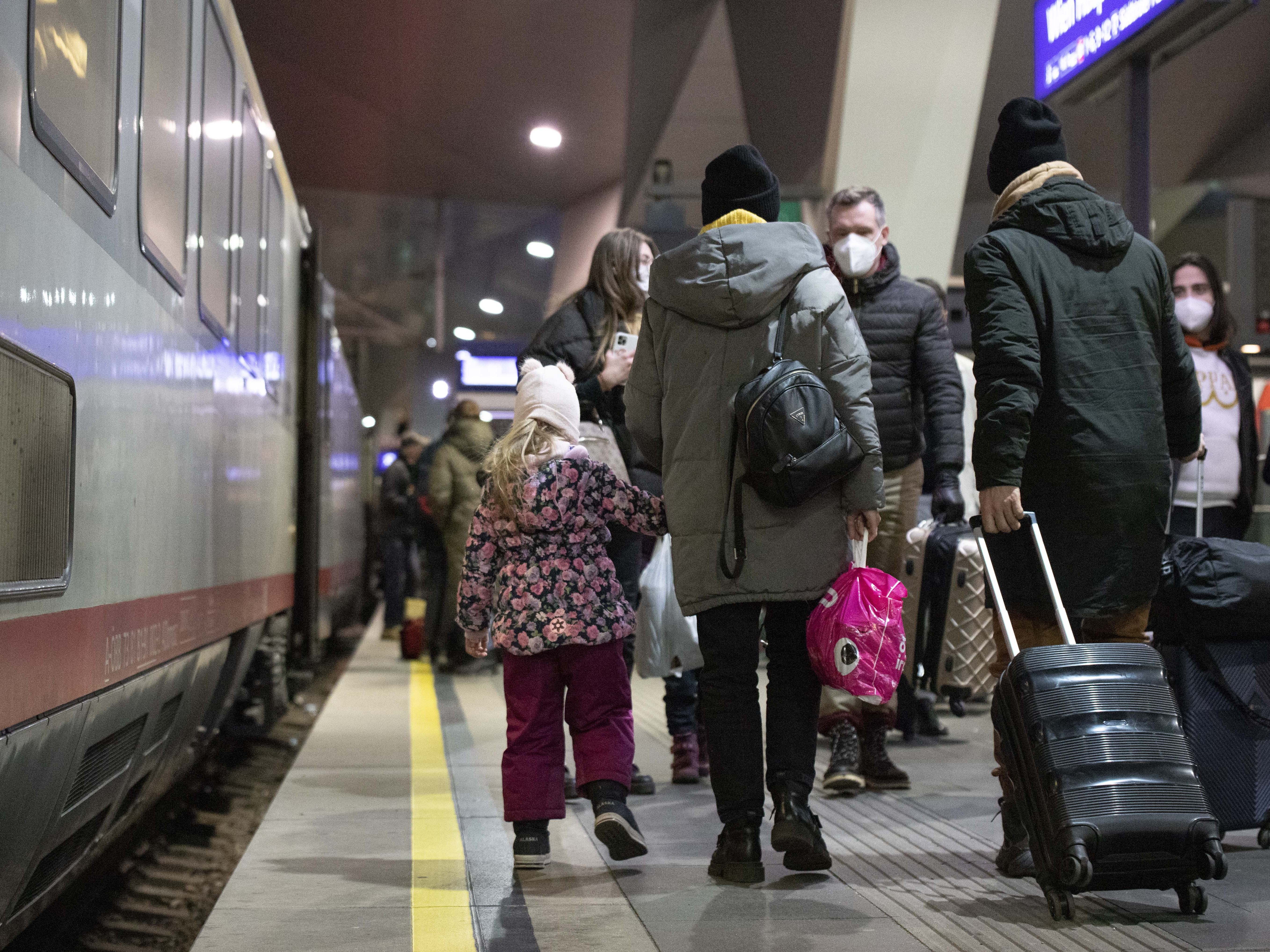 ÖBB stellt Verstärkerzug für Fahrt nach Deutschland bereit. ÖBB stellt Verstärkerzug für Fahrt nach Deutschland bereit.