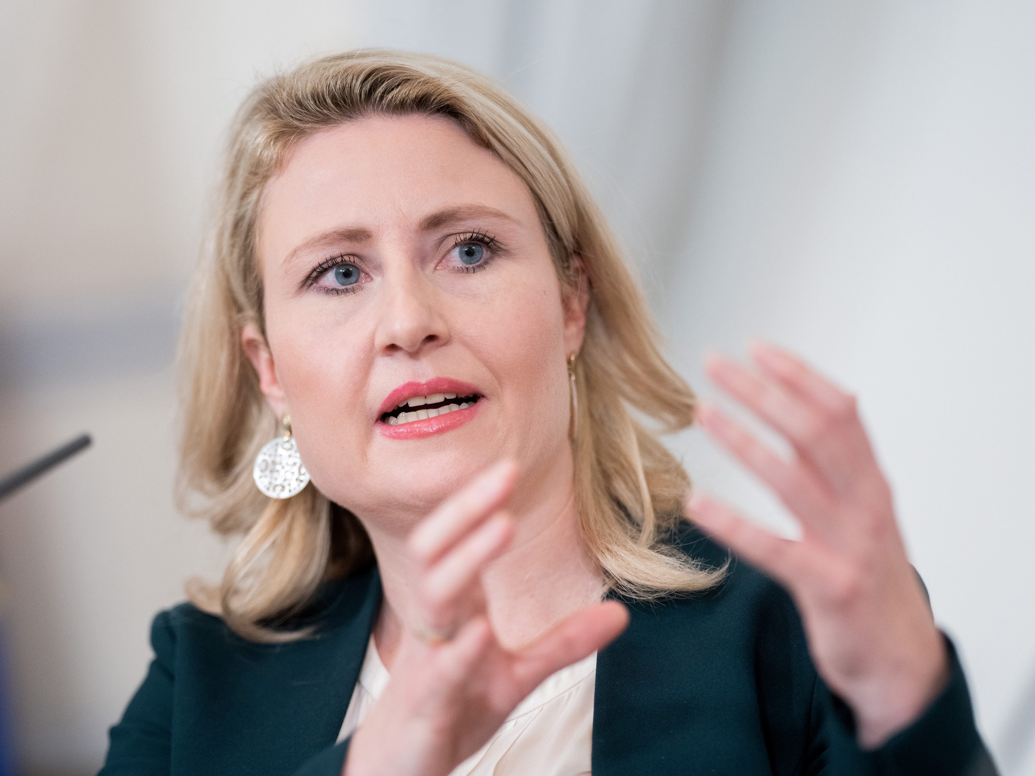 Familienministerin Susanne Rab hat sich mit dem Coronavirus infiziert. Familienministerin Susanne Rab hat sich mit dem Coronavirus infiziert.