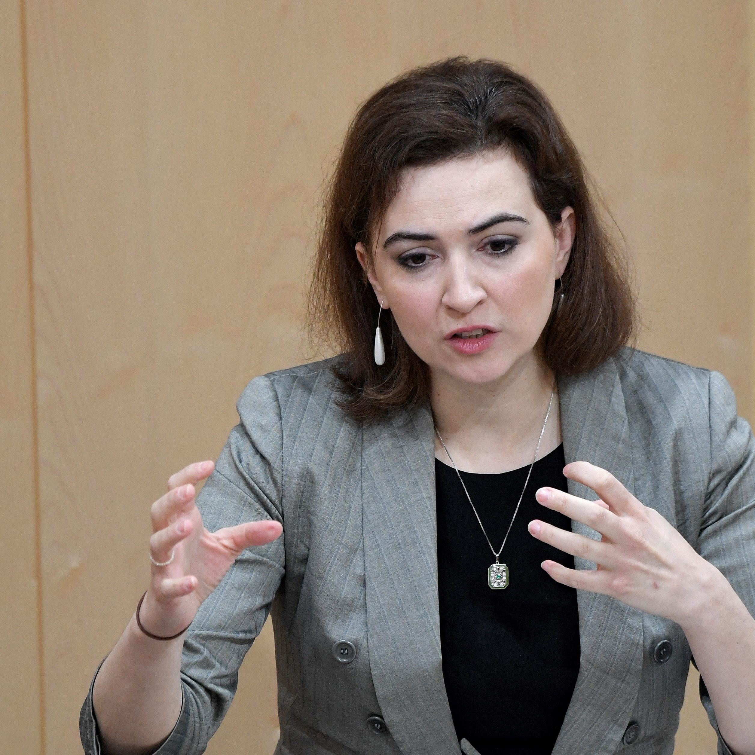 Spritpreise: Justizministerin Zadic wandte sich an Bundeskartellanwalt.