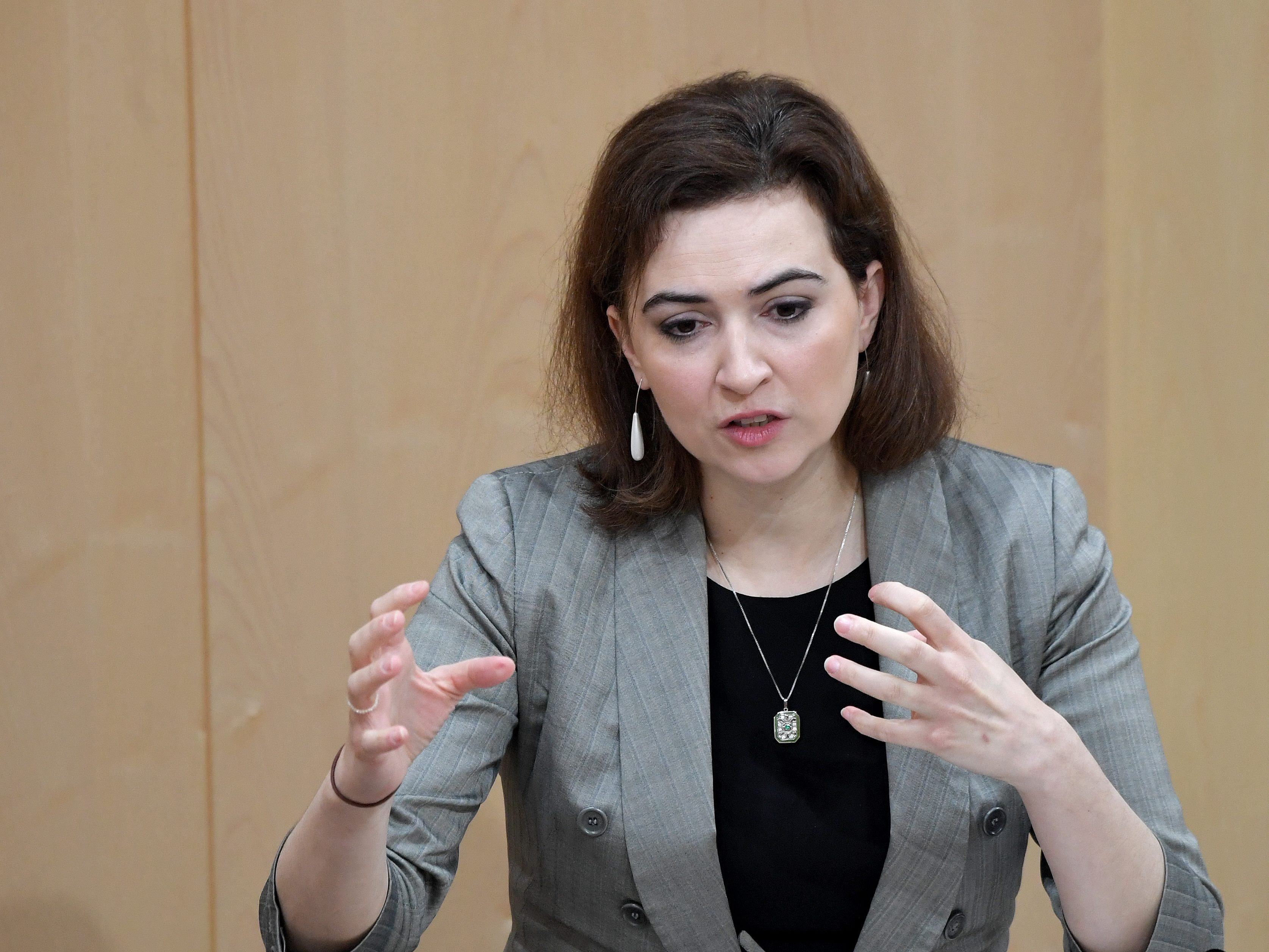 Spritpreise: Justizministerin Zadic wandte sich an Bundeskartellanwalt. Spritpreise: Justizministerin Zadic wandte sich an Bundeskartellanwalt.