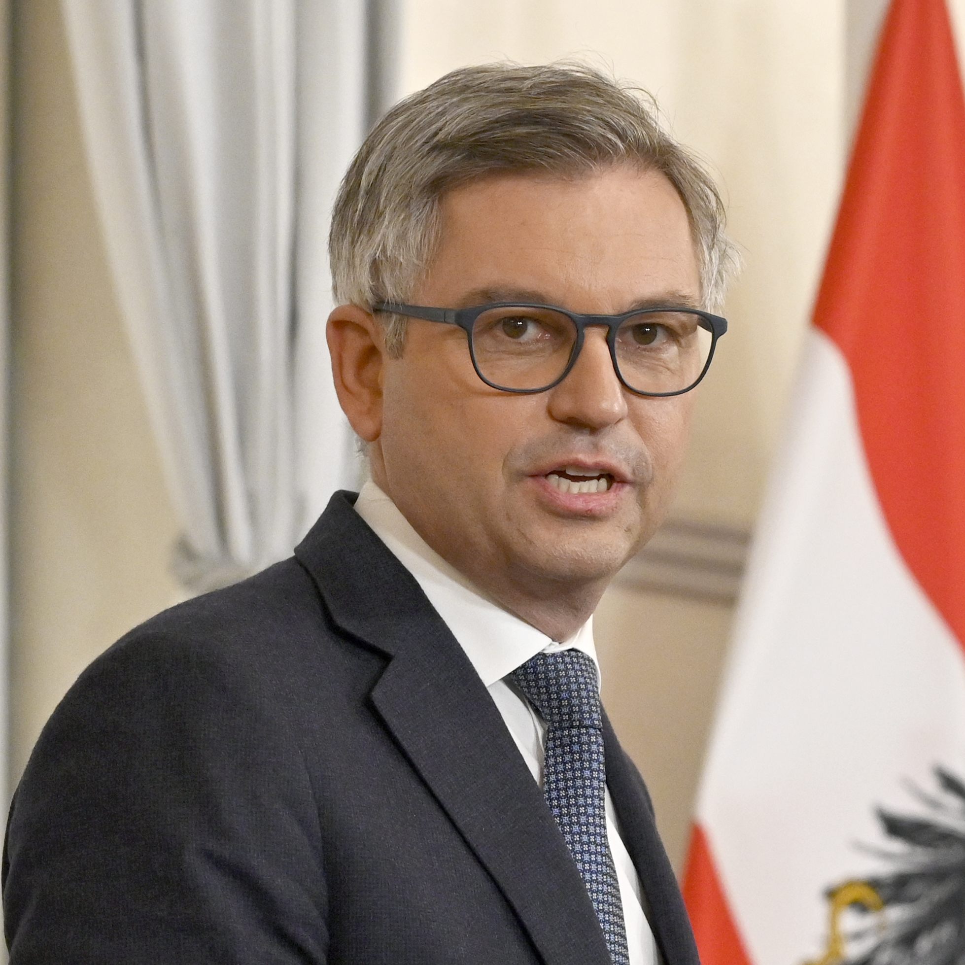 Mit Sozialpartnern und Wirtschaftsforschern