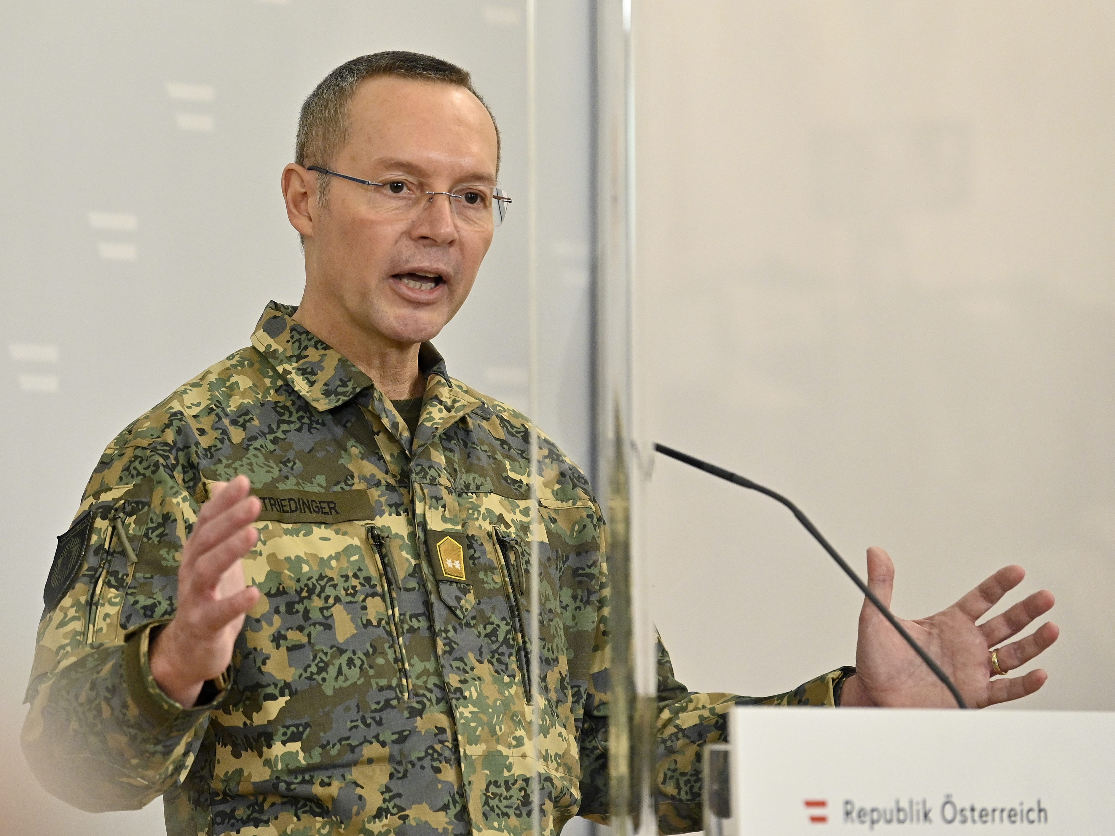 Gecko: Rudolf Striedinger mit dem Coronavirus infiziert. Gecko: Rudolf Striedinger mit dem Coronavirus infiziert.