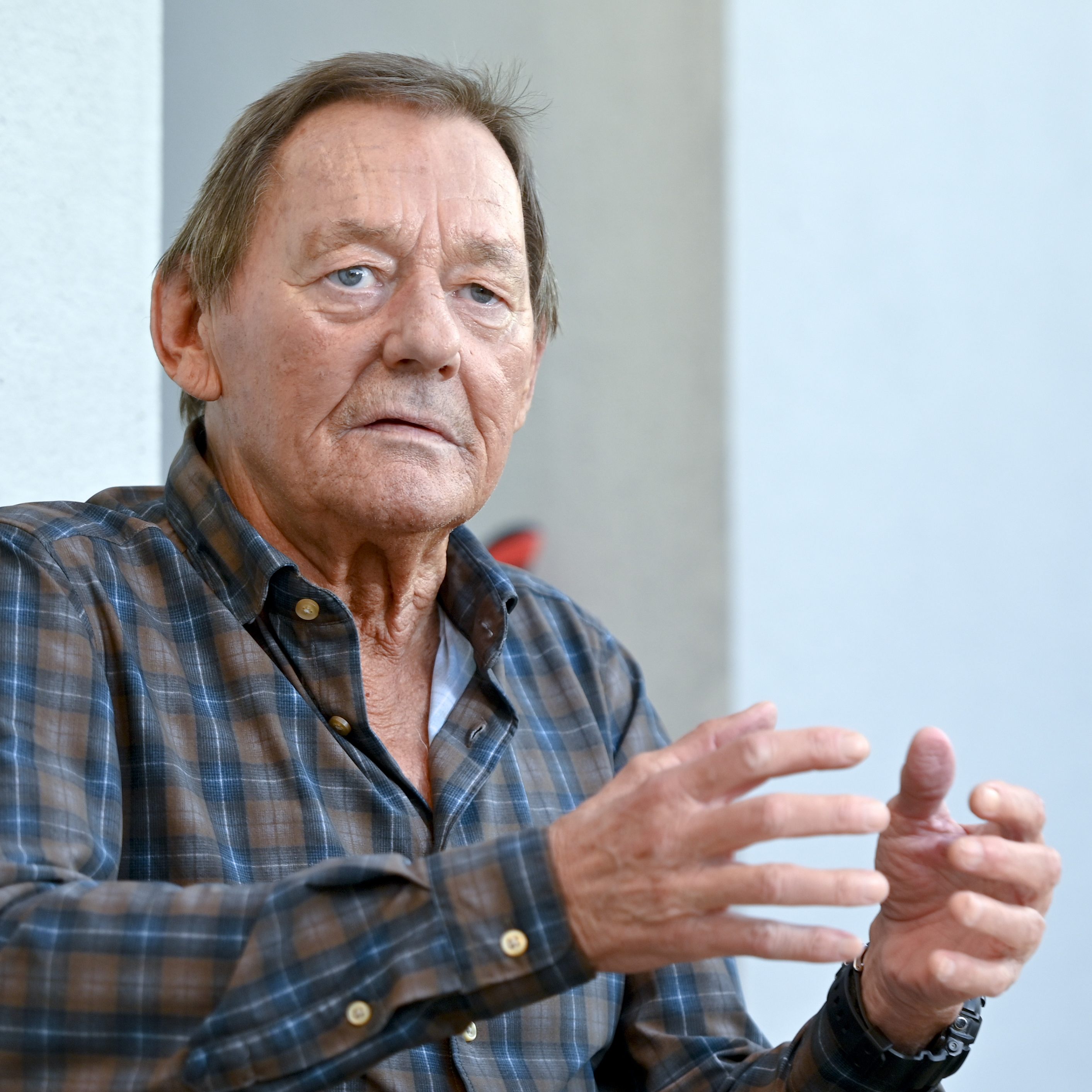 Anlässlich seines 70. Geburtstags veröffentlicht der Musiker Wolfgang Ambros sein Buch "A Mensch möcht i bleibn".