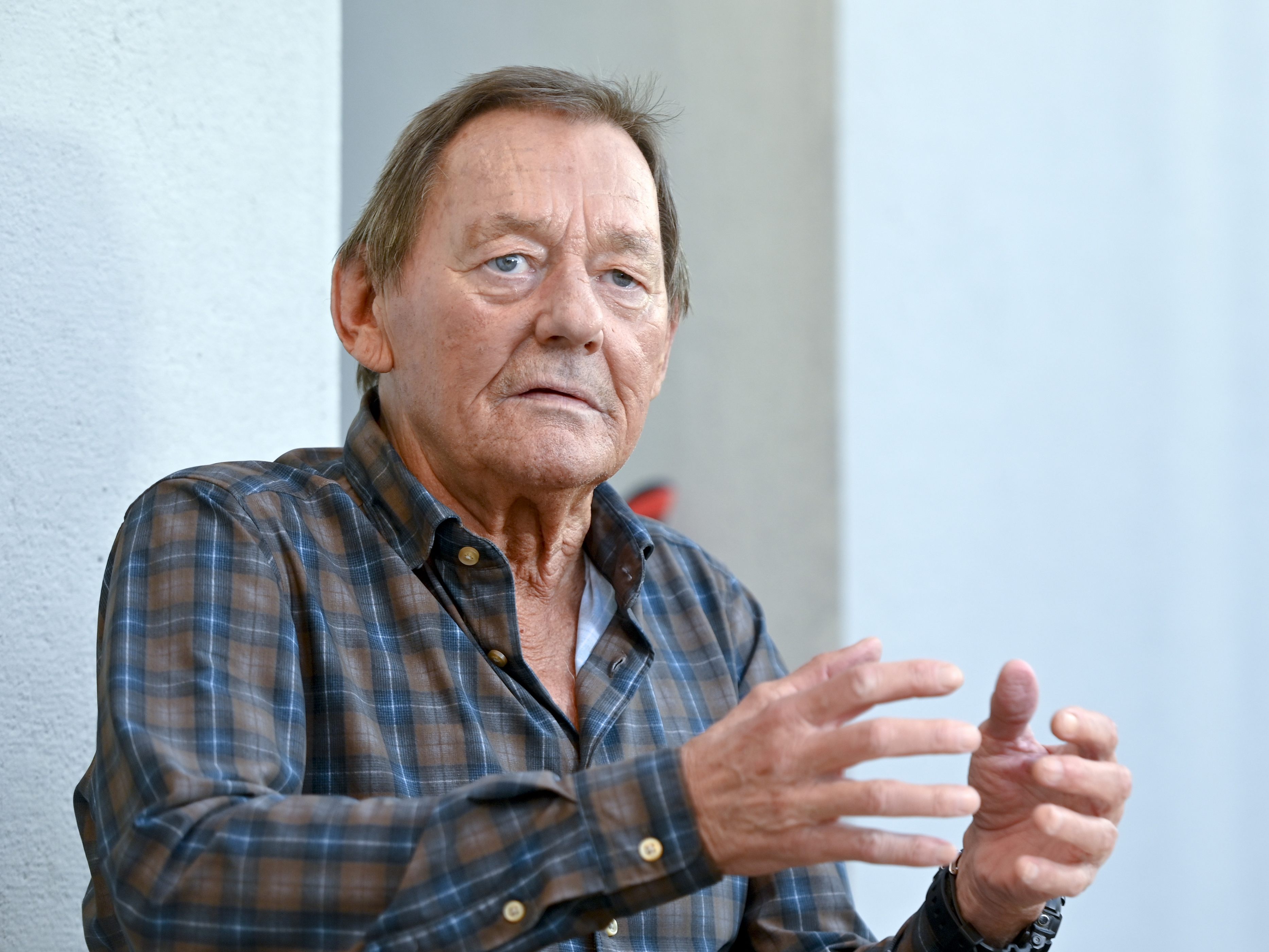 Anlässlich seines 70. Geburtstags veröffentlicht der Musiker Wolfgang Ambros sein Buch "A Mensch möcht i bleibn".