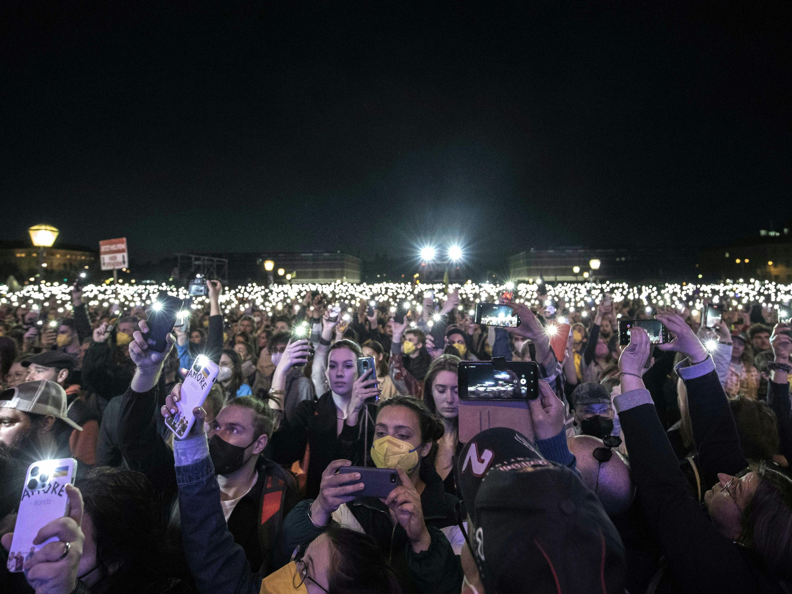 Laut Veranstalter waren 50.000 Menschen beim Benefizkonzert am Wiener Hedenplatz.