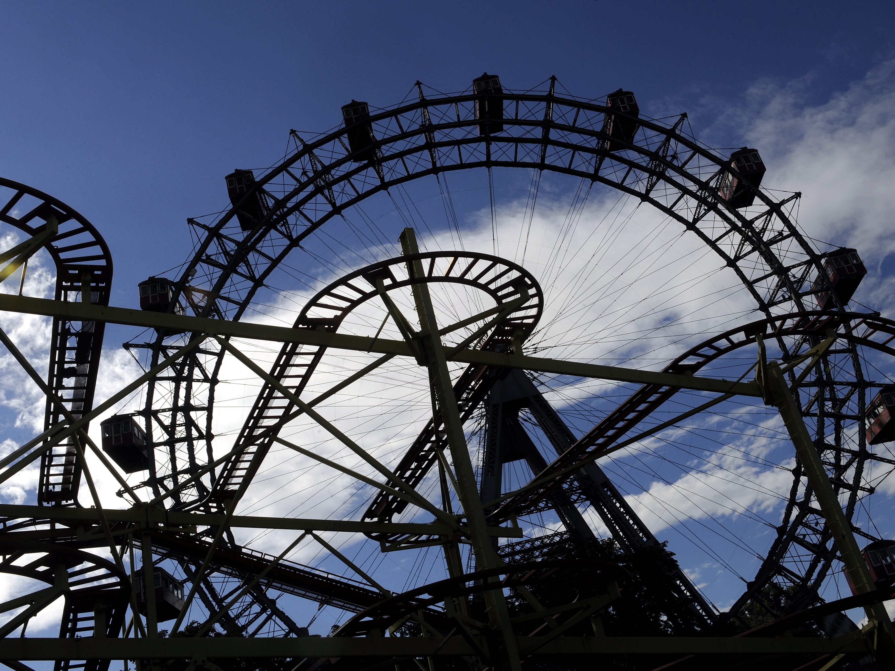 Am Dienstagabend kam eine Frau bei einem Unfall im Wiener Prater ums Leben. Am Dienstagabend kam eine Frau bei einem Unfall im Wiener Prater ums Leben.