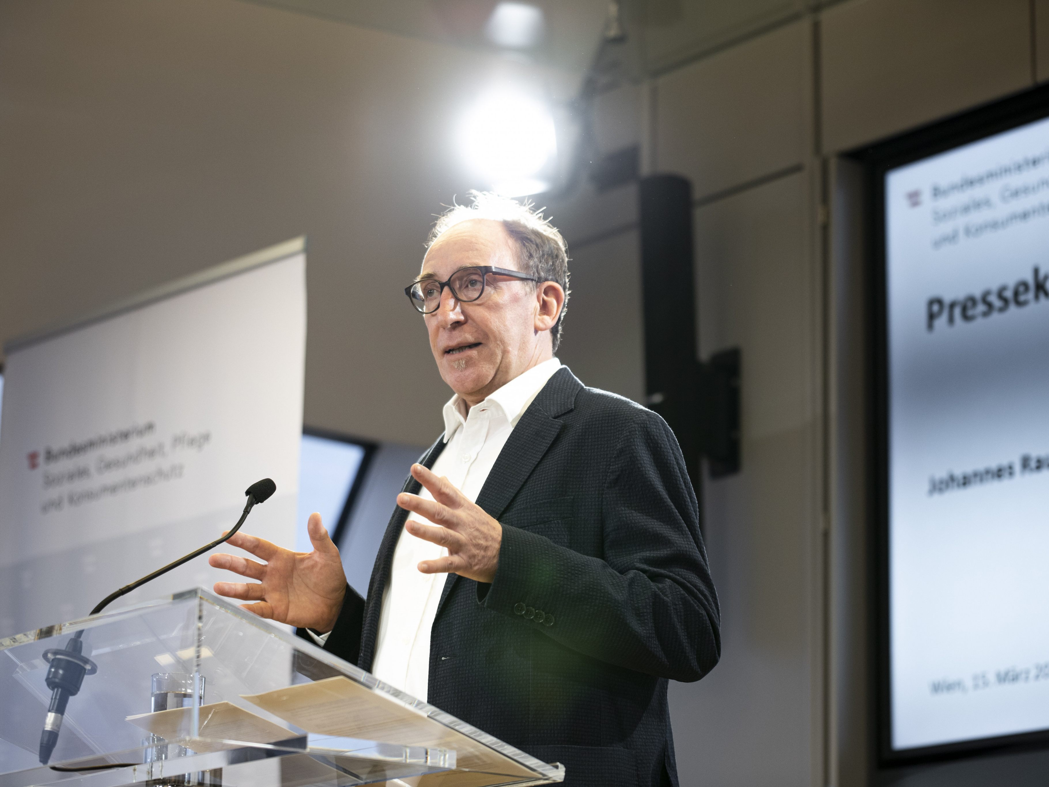 Corona: Rauch will Straffung von Berater-Stäben.