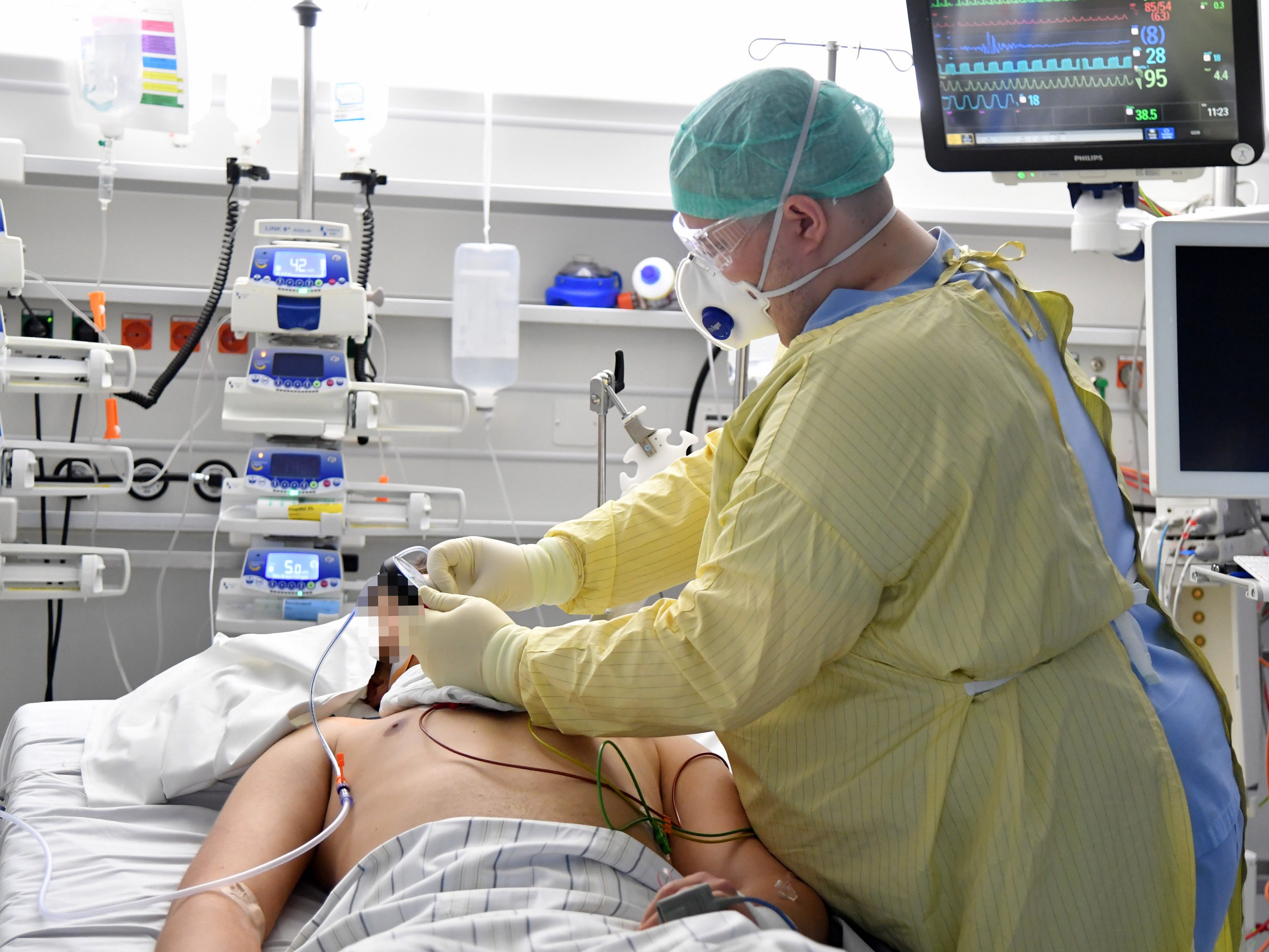 Die Zahl der Covid-Intensivpatienten geht rasant in die Höhe. Die Zahl der Covid-Intensivpatienten geht rasant in die Höhe.