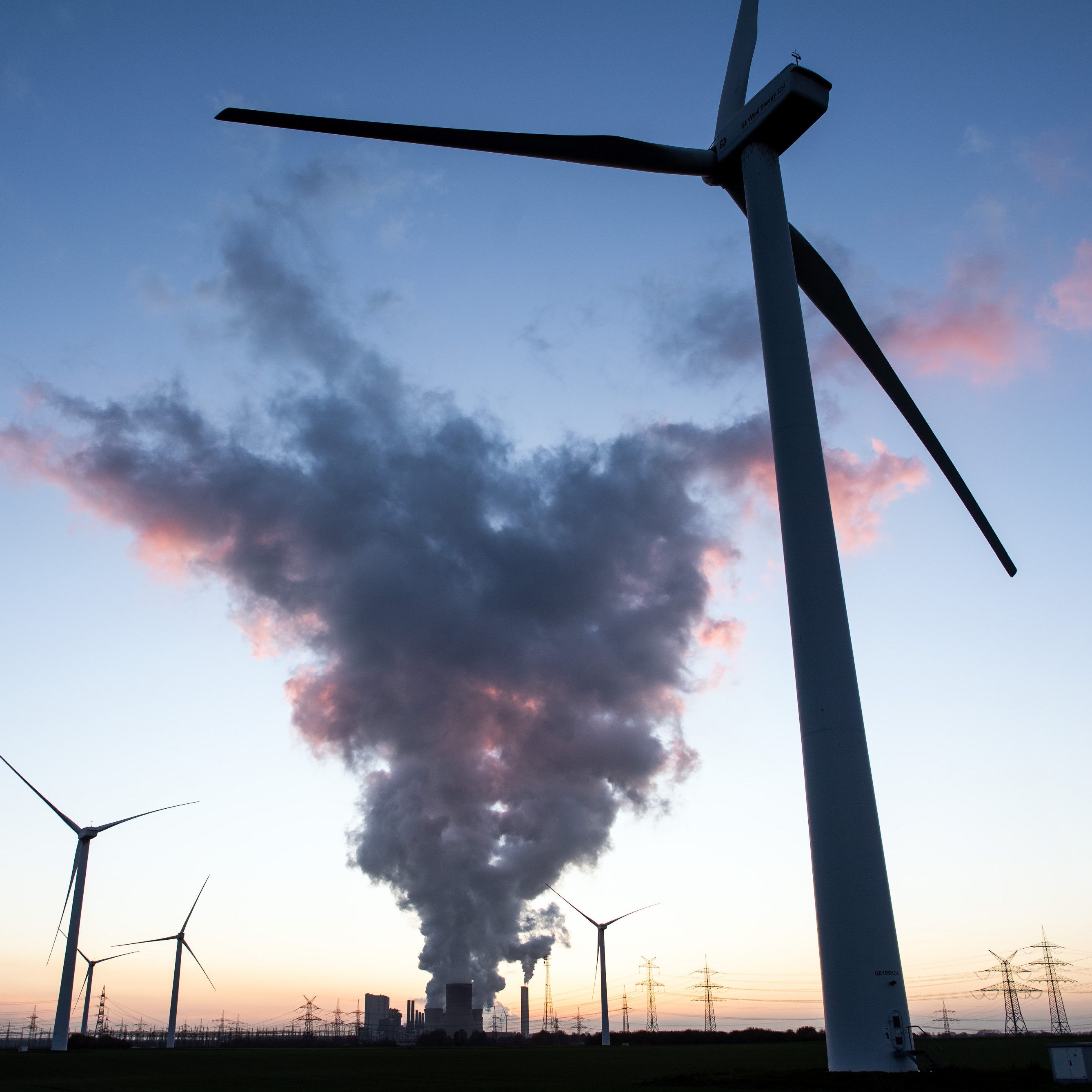 Trotz großem Windkraft-Anteils musste im Februar 2022 viel Strom importiert werden.