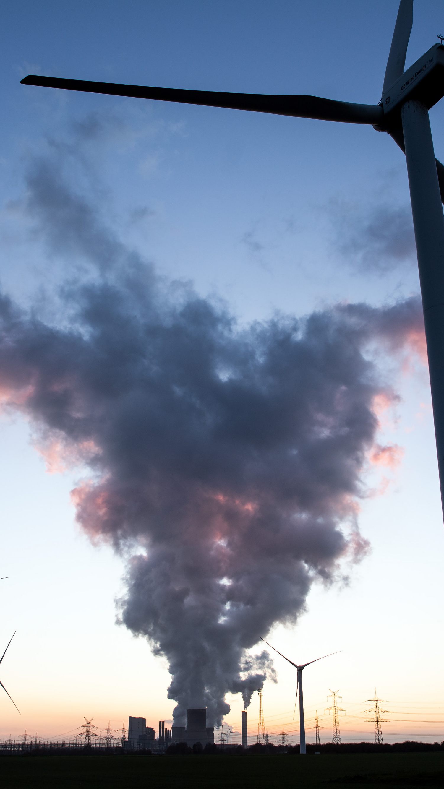 Trotz großem Windkraft-Anteils musste im Februar 2022 viel Strom importiert werden.