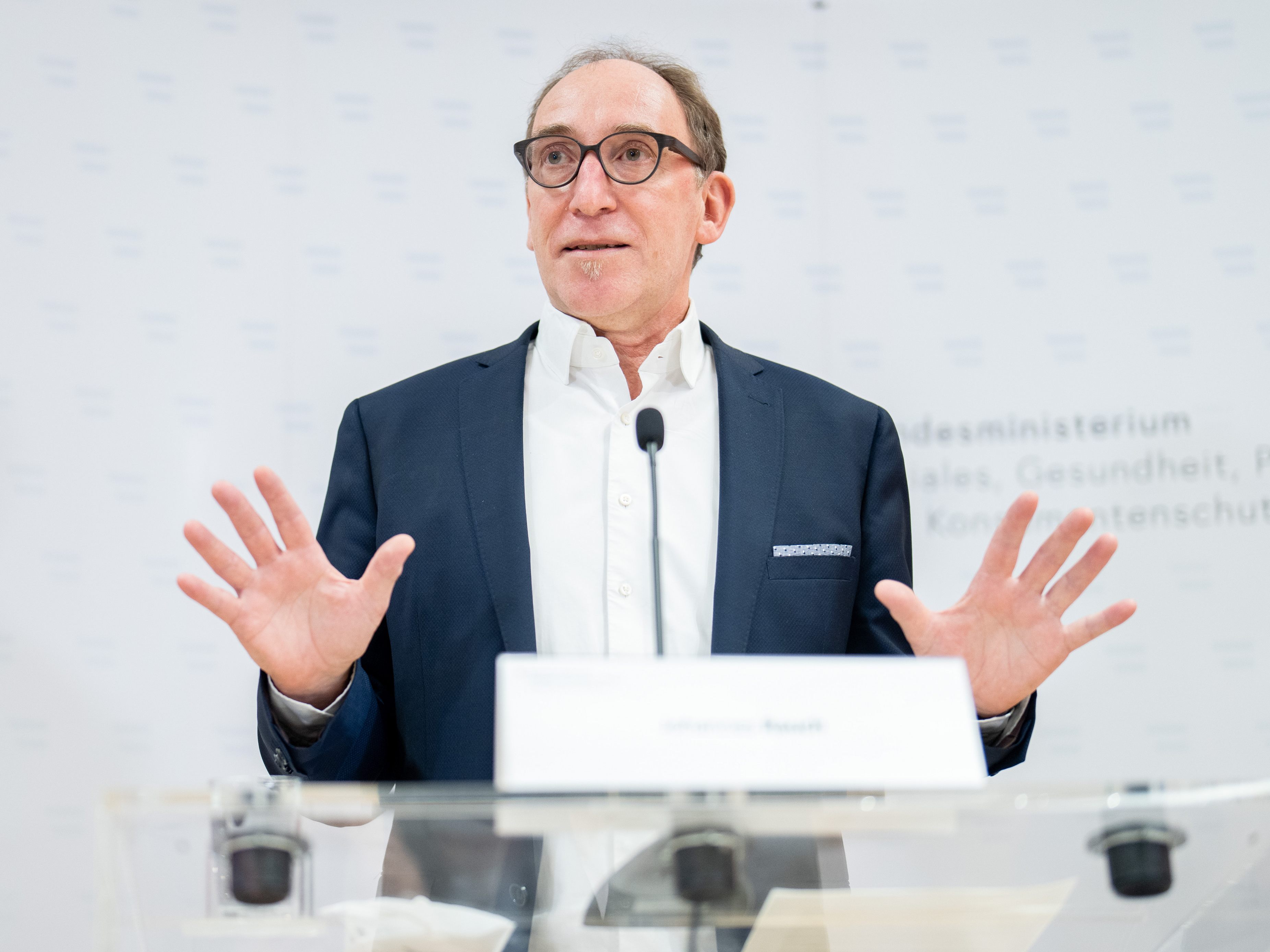 Gesundheitsminister Johannes Rauch (Grüne) verteidigt die Corona-Verschärfungen.
