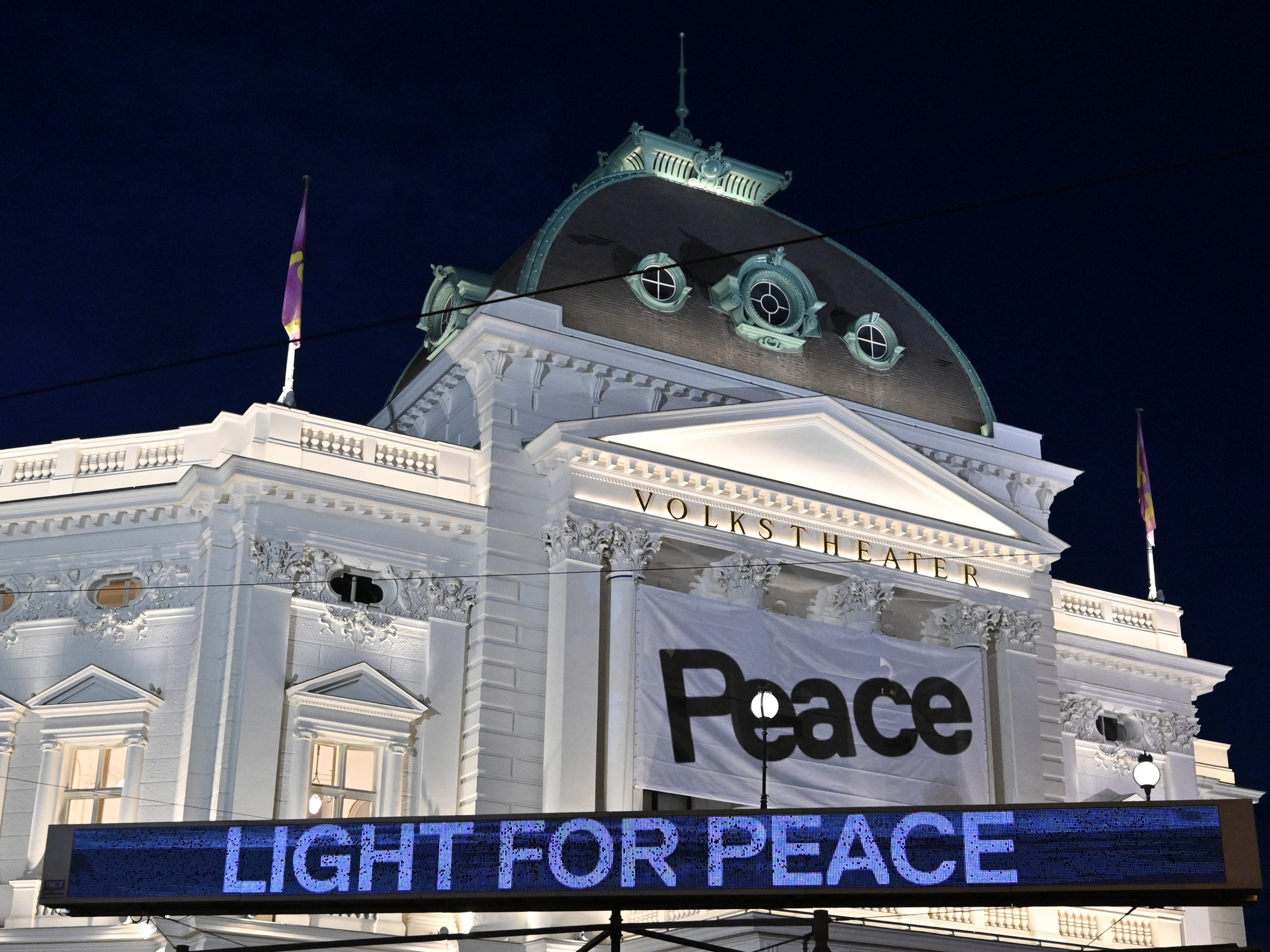 Das Wiener Volkstheater veranstaltete am Freitag eine Benefizlesung für die Ukraine.