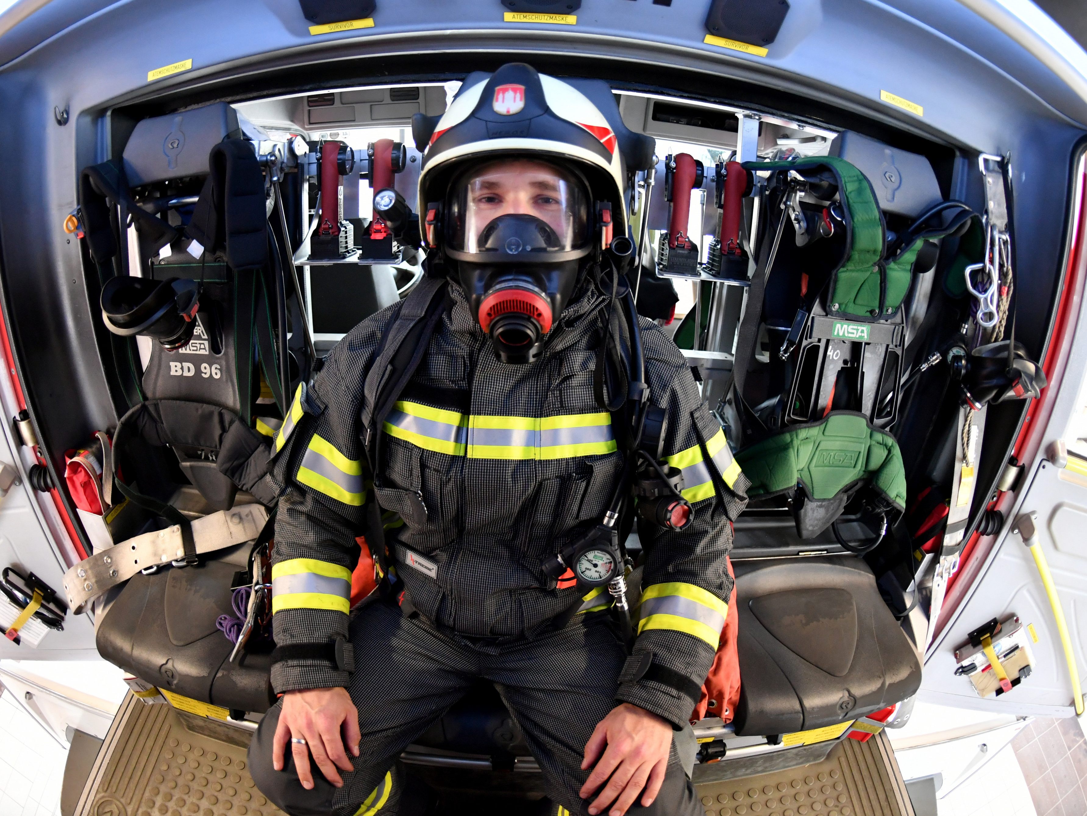 Die Feuerwehr wurde Mittwochfrüh zu einem Zimmerbrand in Wien-Favoriten gerufen. Die Feuerwehr wurde Mittwochfrüh zu einem Zimmerbrand in Wien-Favoriten gerufen.
