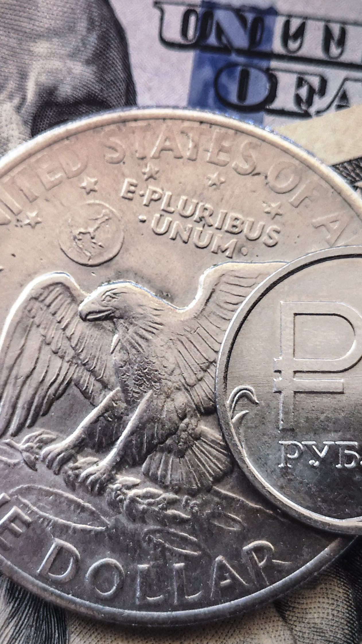 Der Rubel legte nach der Putin-Anweisung zur Gas-Bezahlung weiter zu.