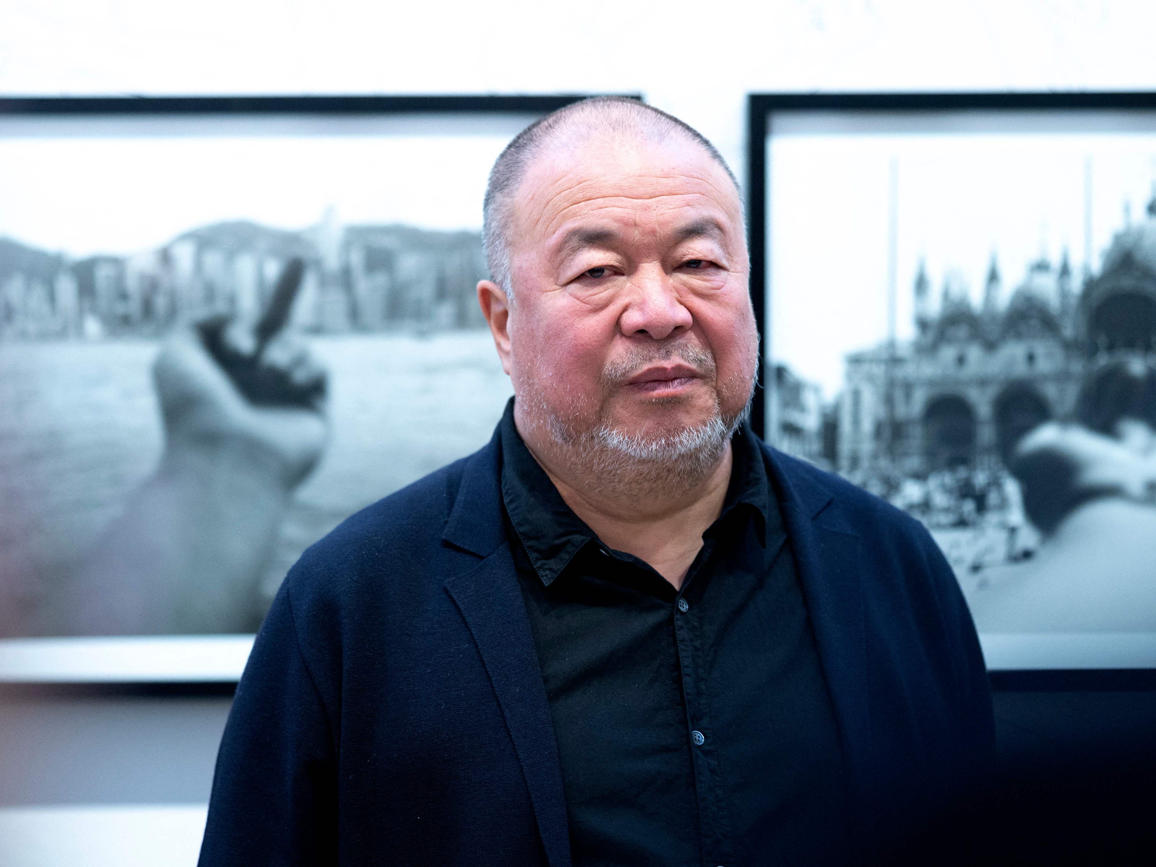 Der chinesische Konzeptkünstler Ai Weiwei vor der Eröffnung der Ausstellung in der Albertina in Wien