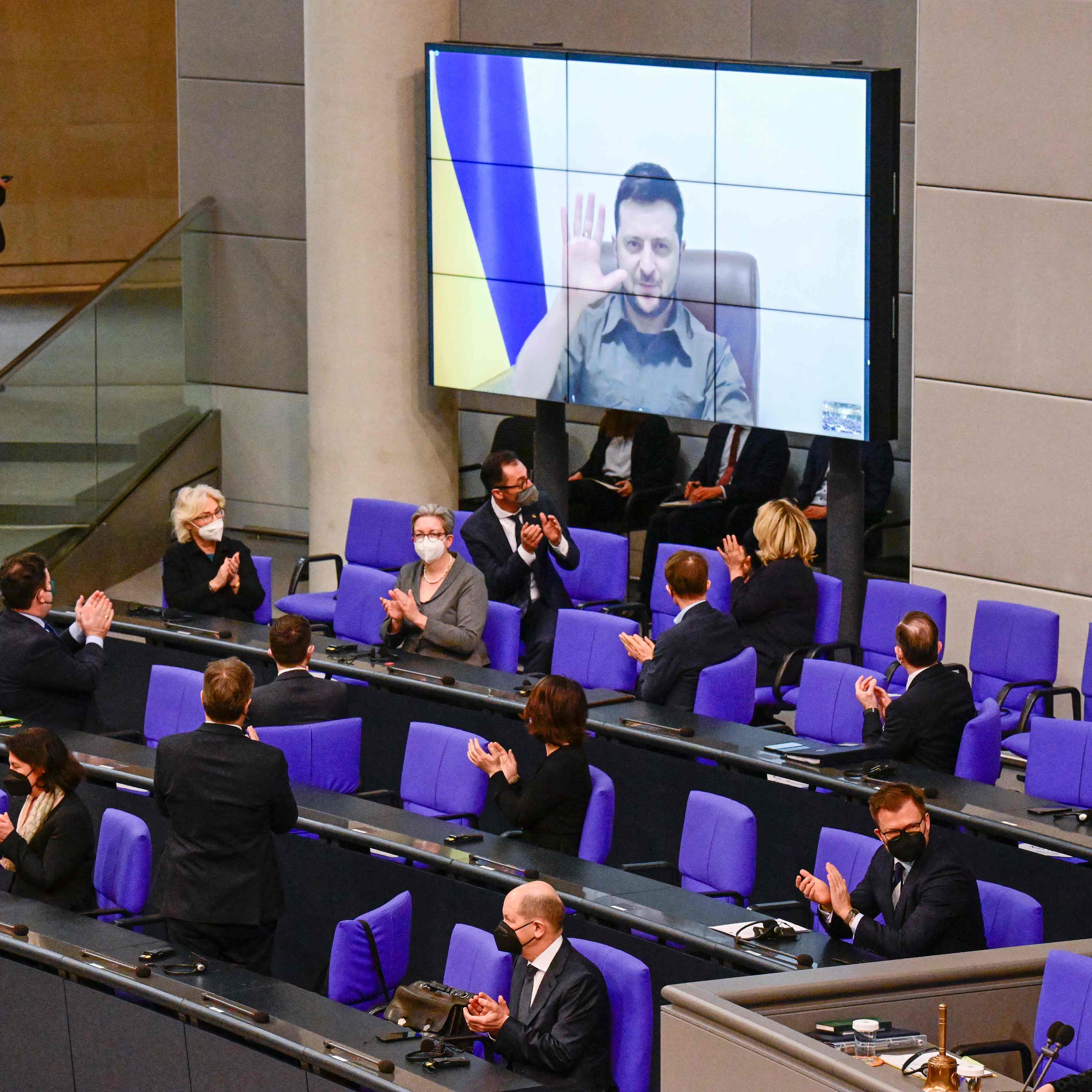 tehender Applaus für den ukrainischen Präsidenten