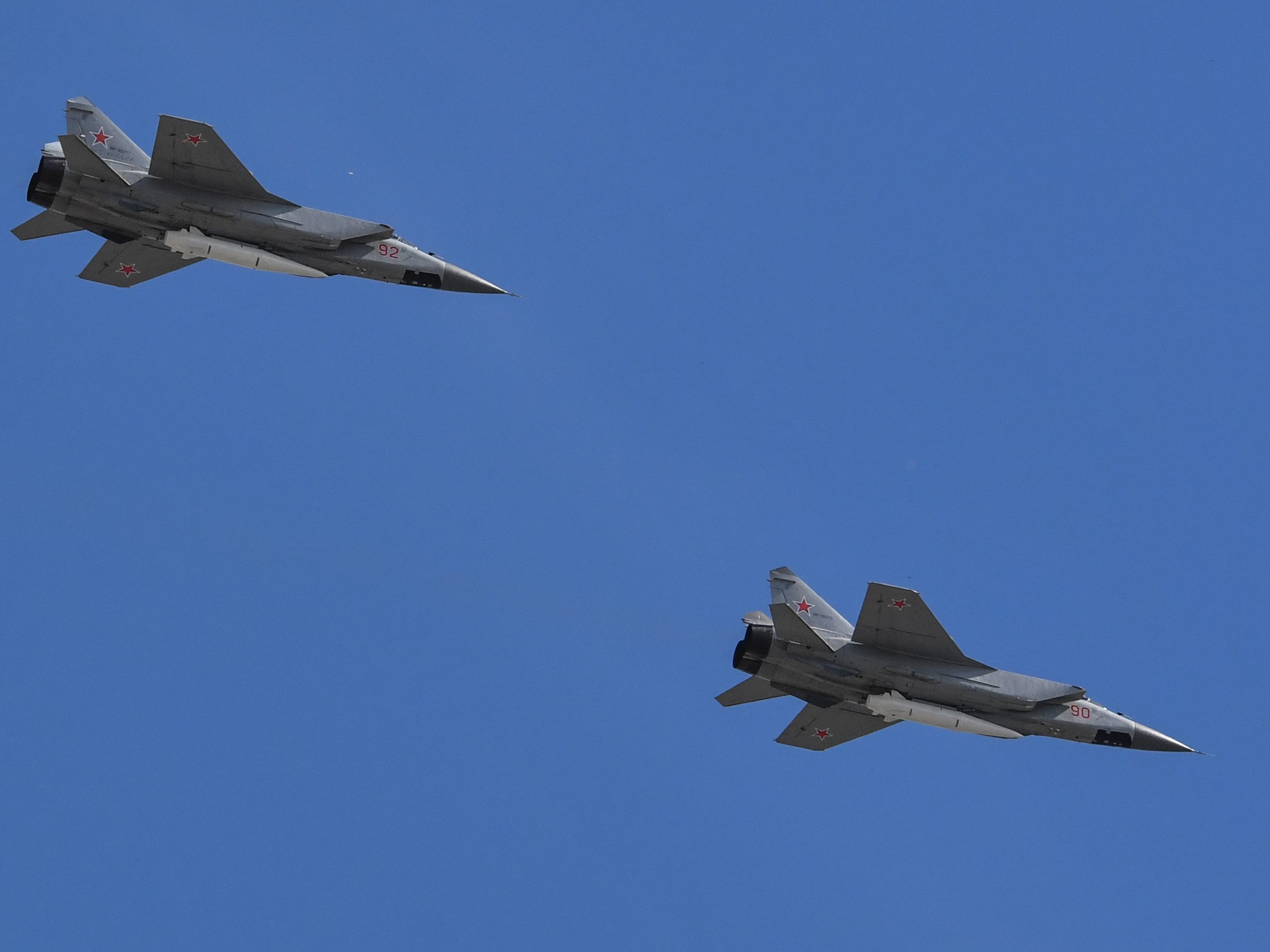 Flieger mit "Kinschal"-Rakete. Die russische Luftwaffe soll mit dieser Rakete ein Arsenal in der Ukraine zerstört haben. Flieger mit "Kinschal"-Rakete. Die russische Luftwaffe soll mit dieser Rakete ein Arsenal in der Ukraine zerstört haben.