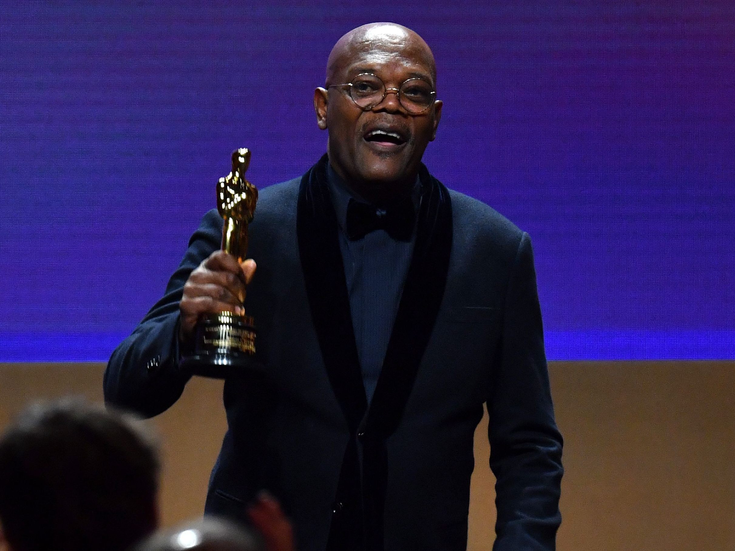US-Schauspieler Samuel L. Jackson nimmt den Ehren-Oscar entgegen.