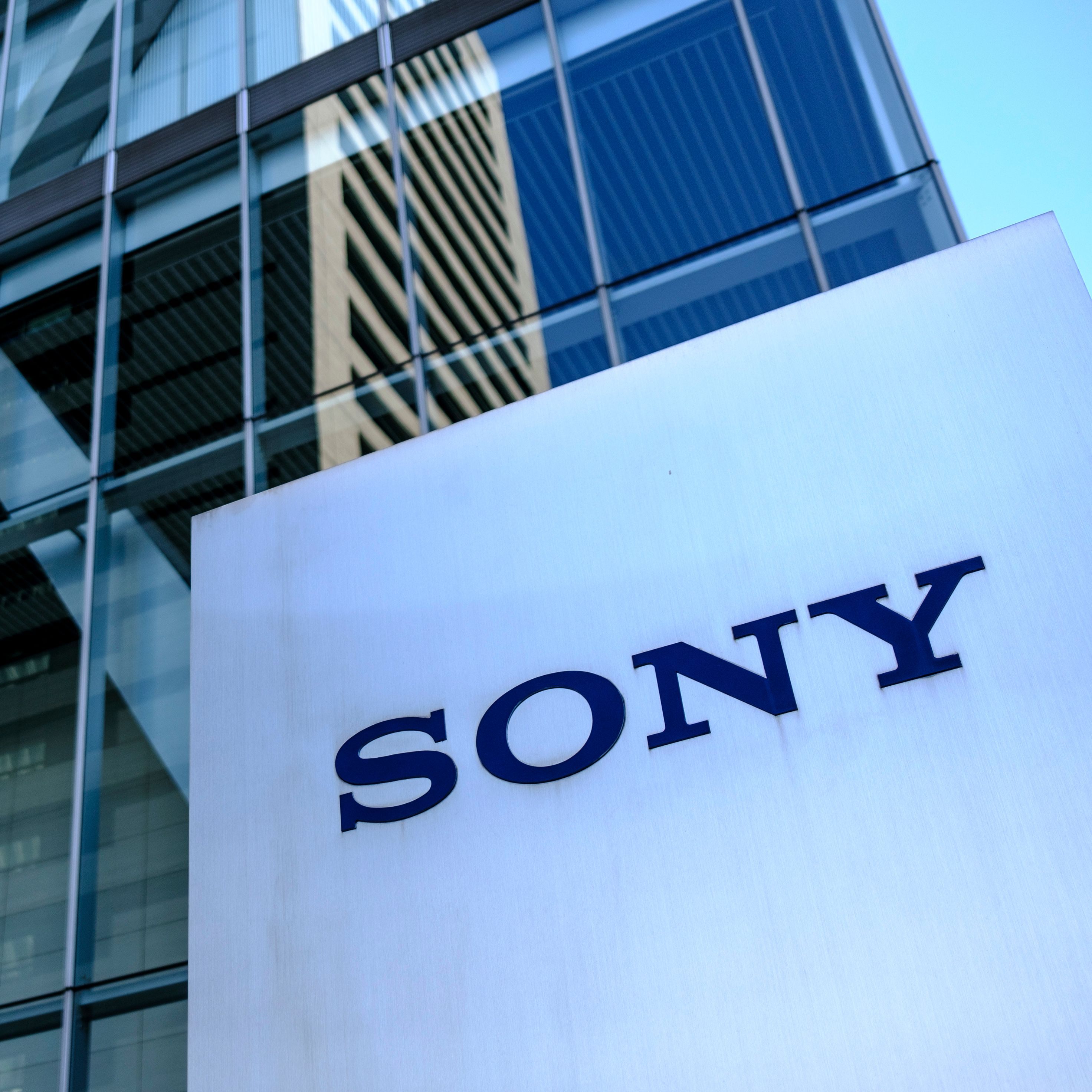 Auch der japanische Elektronikkonzern Sony schließt sich den Russland-Sanktionen an.
