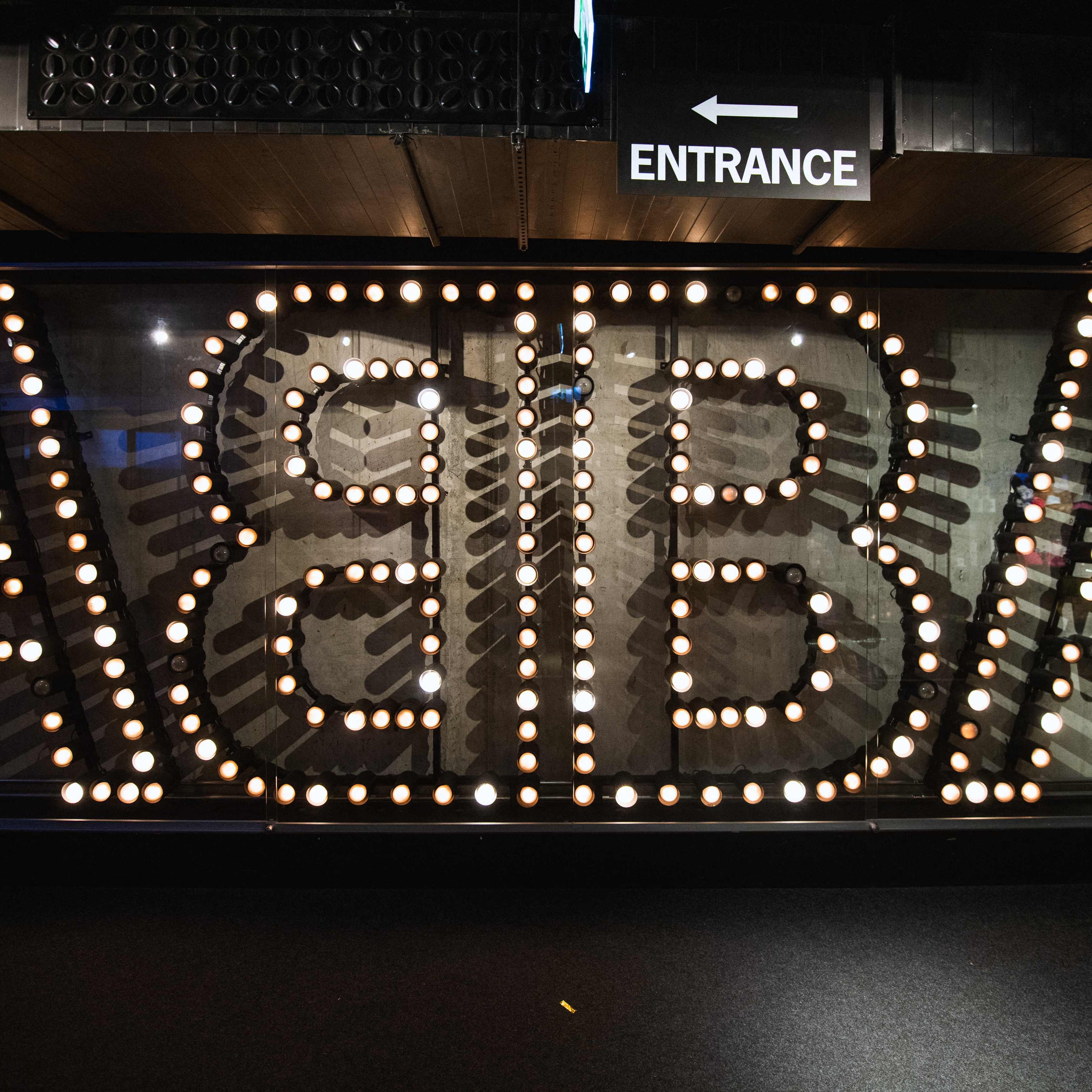 Die Stadthallen-Tributeshow Abbamania entführt am 27. März 2022 in die Welt von Agnetha, Björn, Benny und Anni-Frid