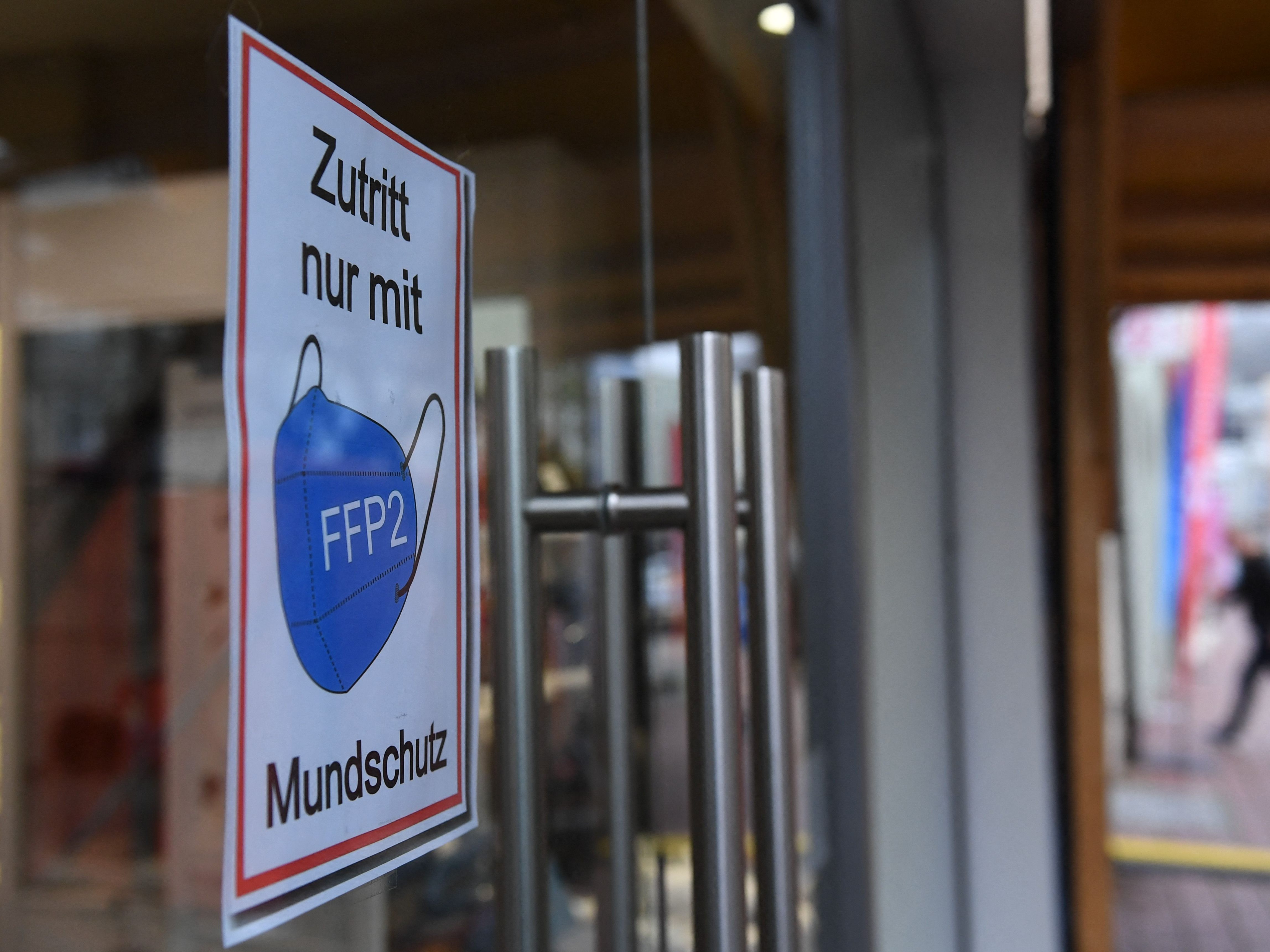 Der Mann weigerte sich, in einem Bürogebäude eine FFP2-Maske aufzusetzen. Der Mann weigerte sich, in einem Bürogebäude eine FFP2-Maske aufzusetzen.