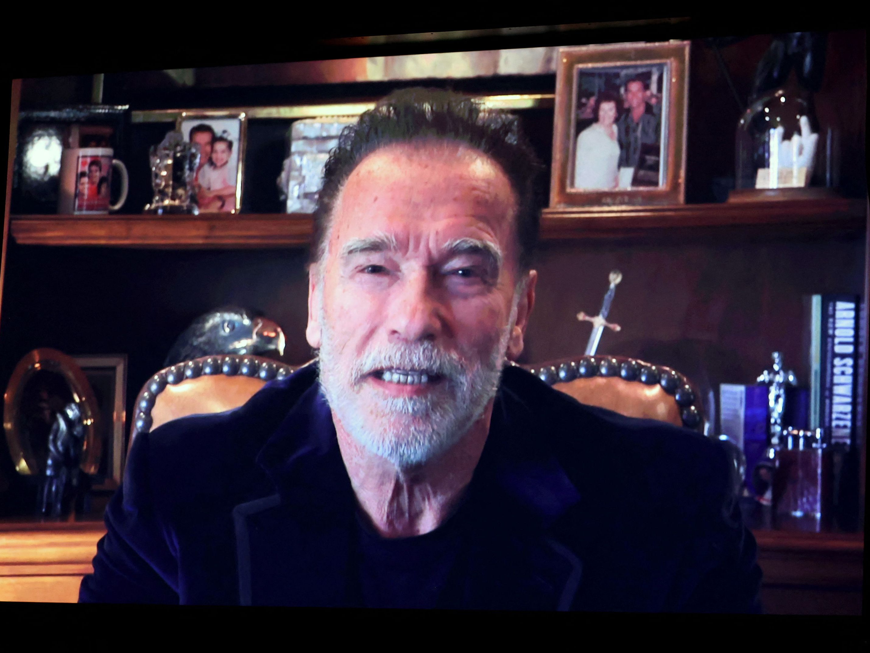 Schauspieler Arnold Schwarzenegger richtete eine emotionale Videobotschaft an die Bevölkerung Russlands