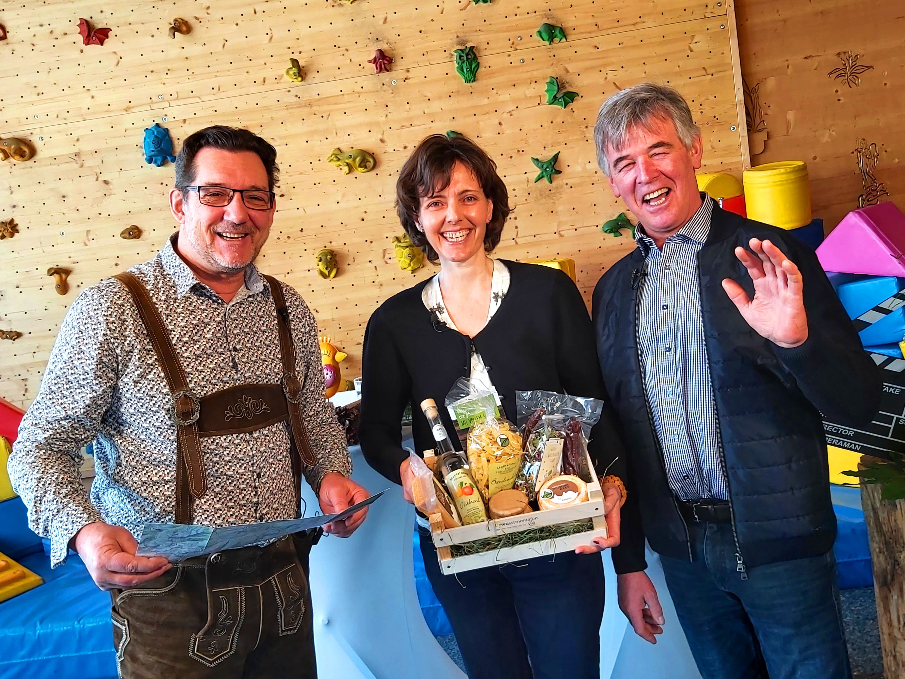 In der 229. Sendung erklären Christine Vergud (mi) und Oswald Ganahl den Verein "Bewusst Montafon" In der 229. Sendung erklären Christine Vergud (mi) und Oswald Ganahl den Verein "Bewusst Montafon"