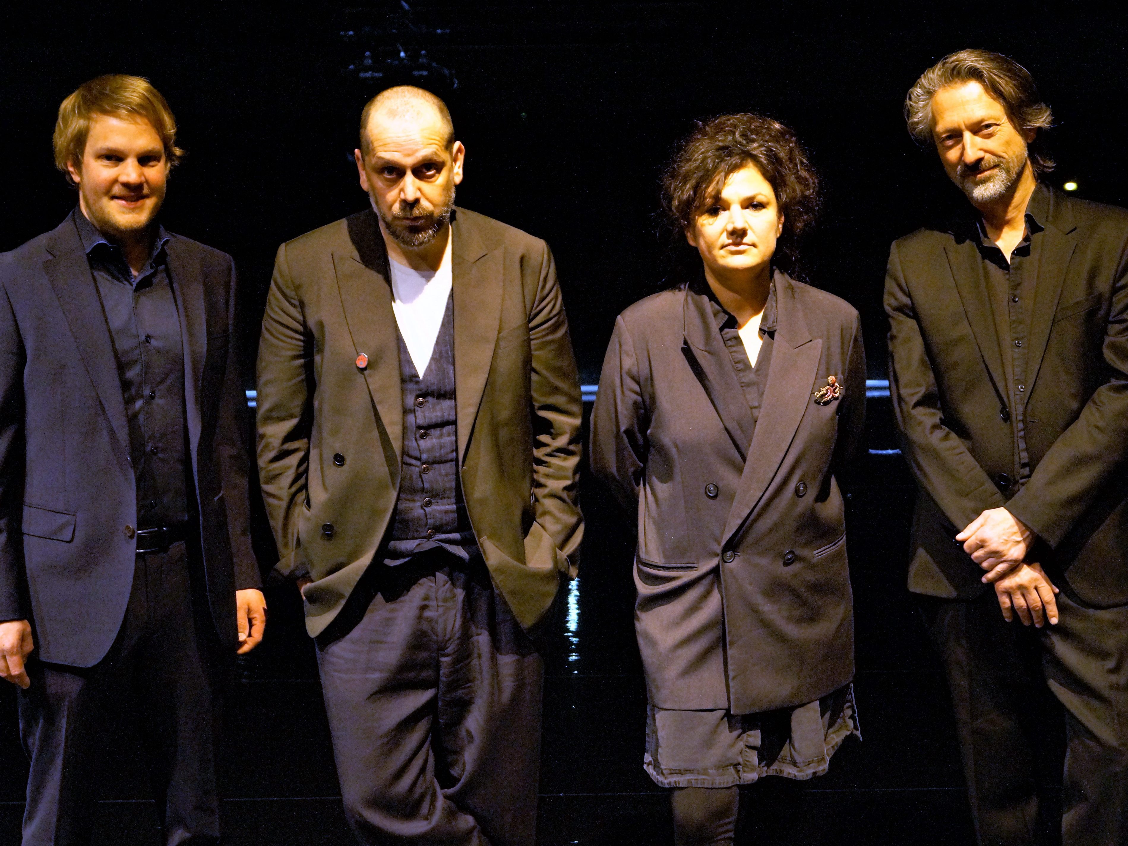 Team "Der Raum" Team "Der Raum"