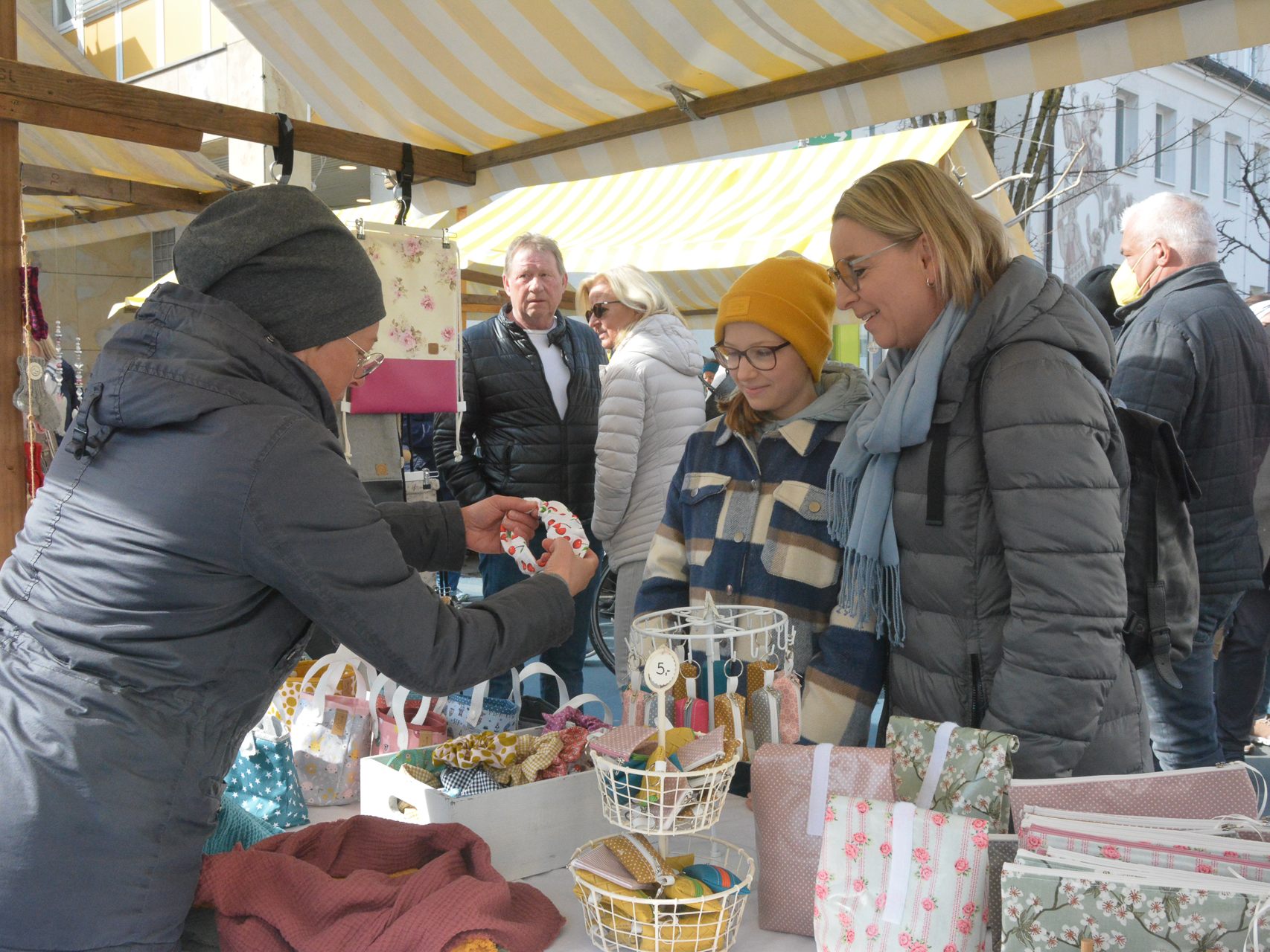 Allerhand originelle Produkte gab es am Wochenende auf dem Kreativmarkt zu bestaunen. Allerhand originelle Produkte gab es am Wochenende auf dem Kreativmarkt zu bestaunen.
