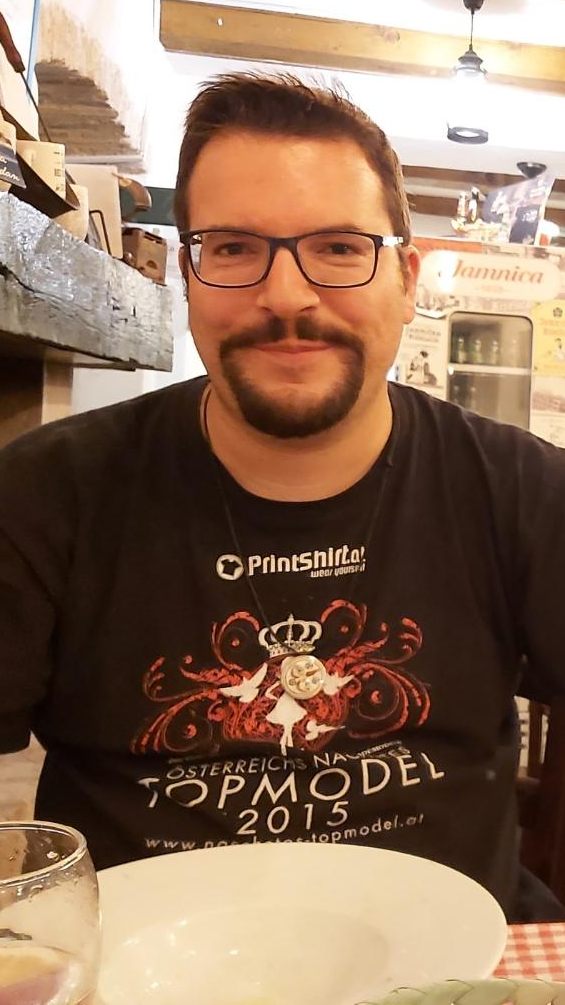 Modelmanager Dominik Wachta zeigt ein bislang unbekanntes Problem im Ukraine-Krieg auf und möchte aktiv helfen.