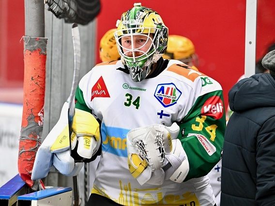 Auf Torhüter Erik Hanses wartet in Asiago viel Arbeit