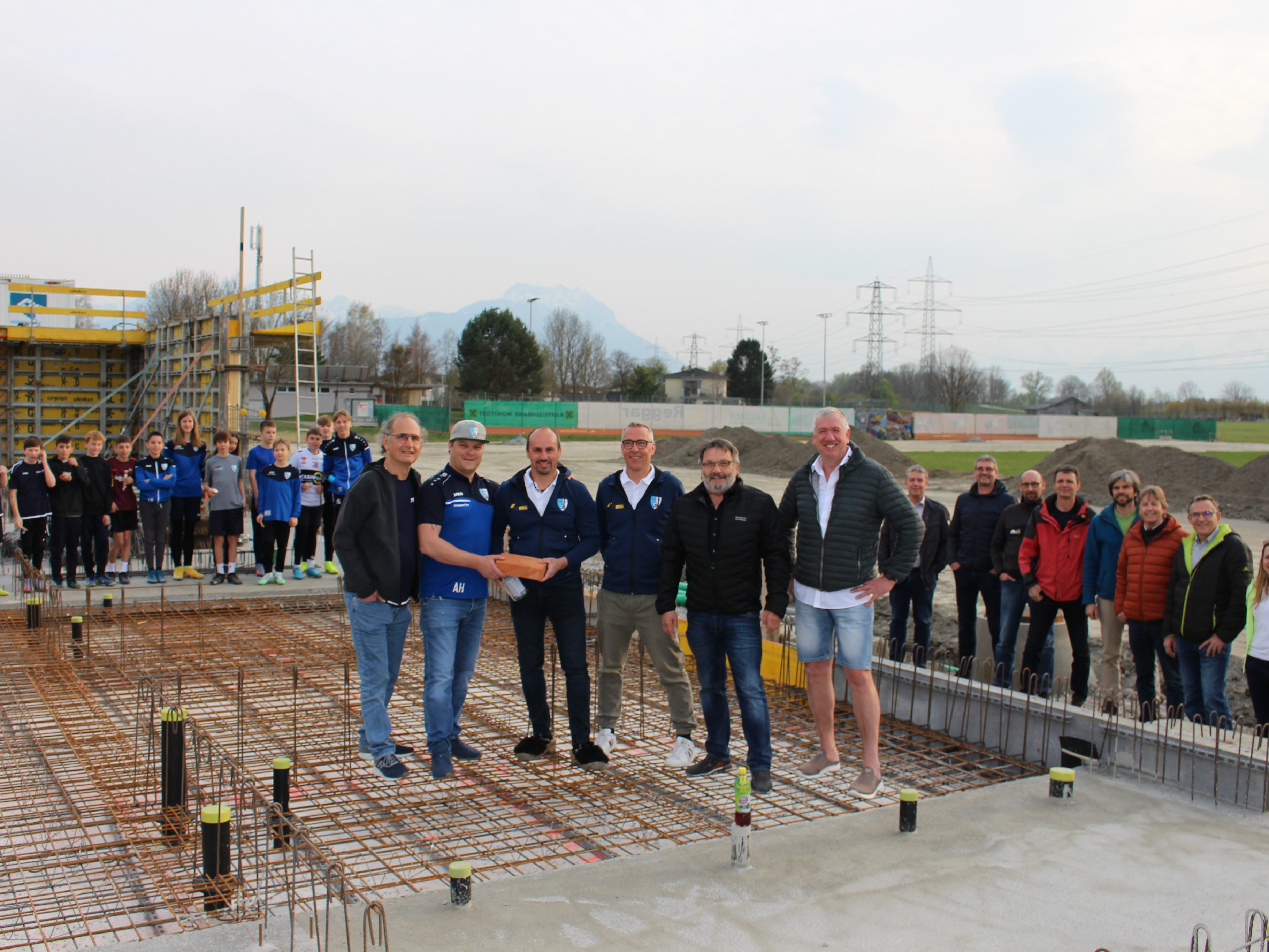 Denkwürdiger Moment mit großer Symbolkraft: Die Grundsteinlegung im Lohma. Denkwürdiger Moment mit großer Symbolkraft: Die Grundsteinlegung im Lohma.