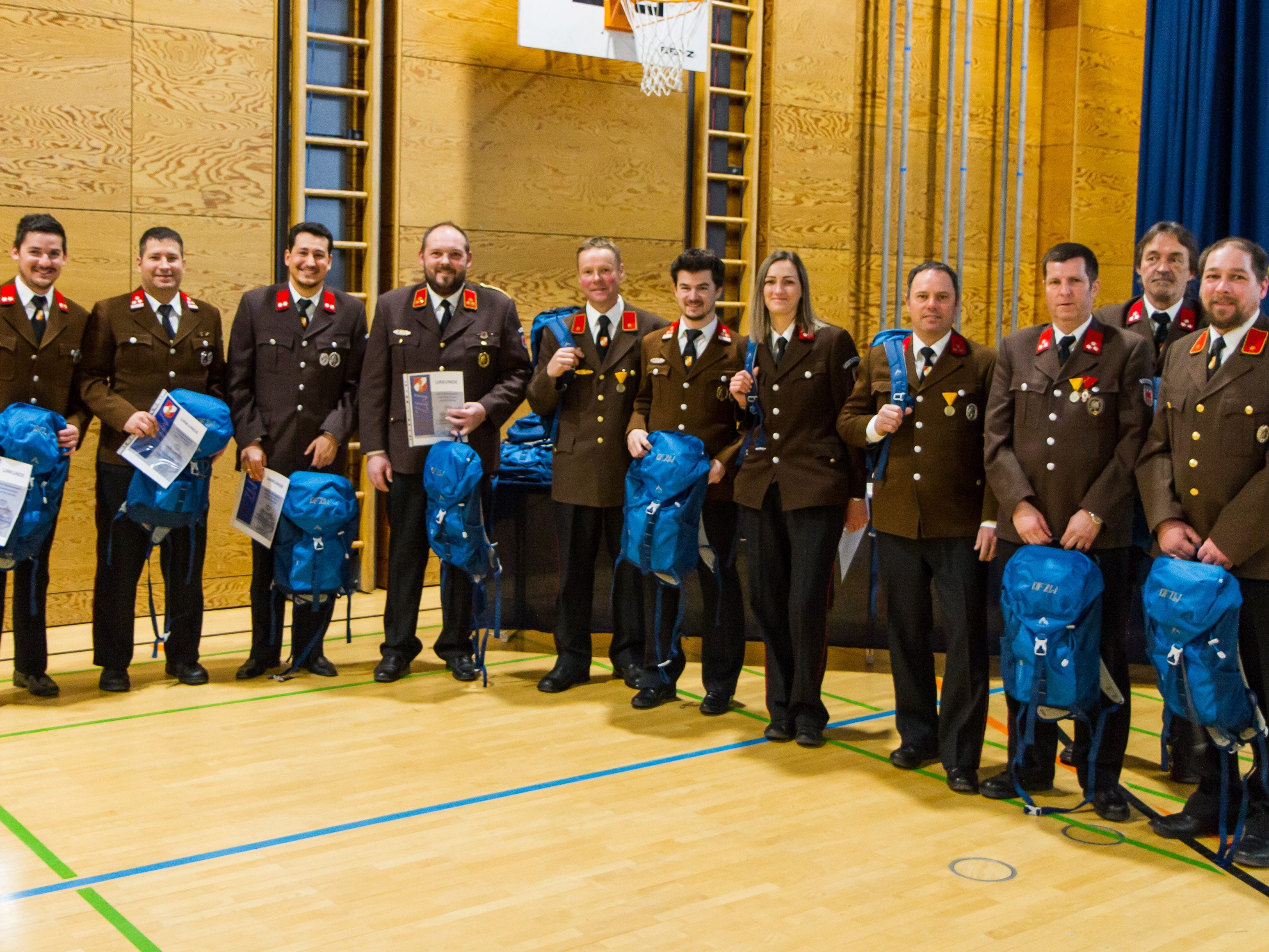 Bei der Jahreshauptversammlung der Feuerwehr Zwischenwasser gab es auch in diesem Jahr zahlreiche Ehrungen, Beförderungen und Auszeichnungen