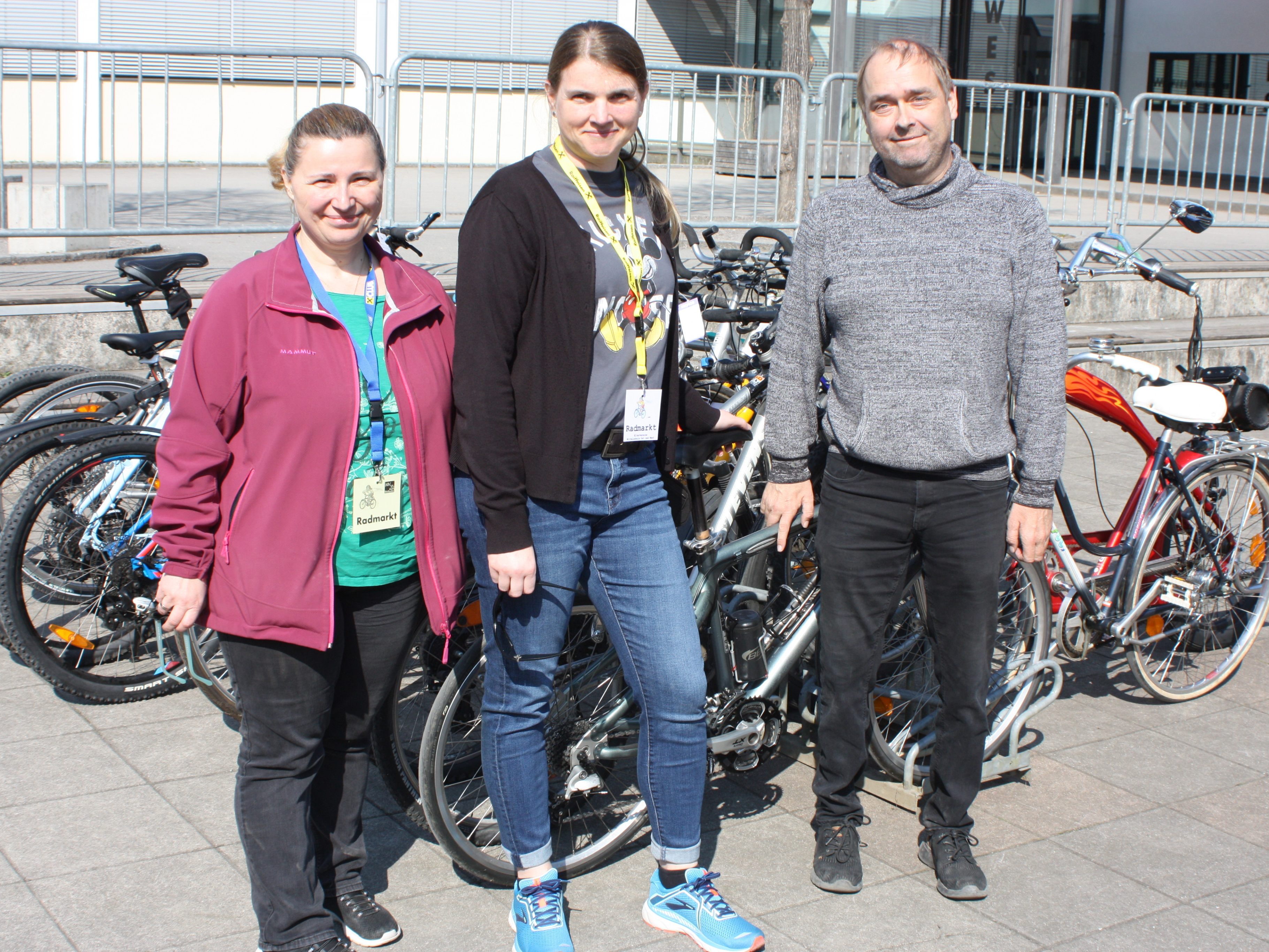 Claudia Schneider-Marte, Eva Werli und Markus Schwärzler organisierten den Rankweiler Fahrradmarkt.