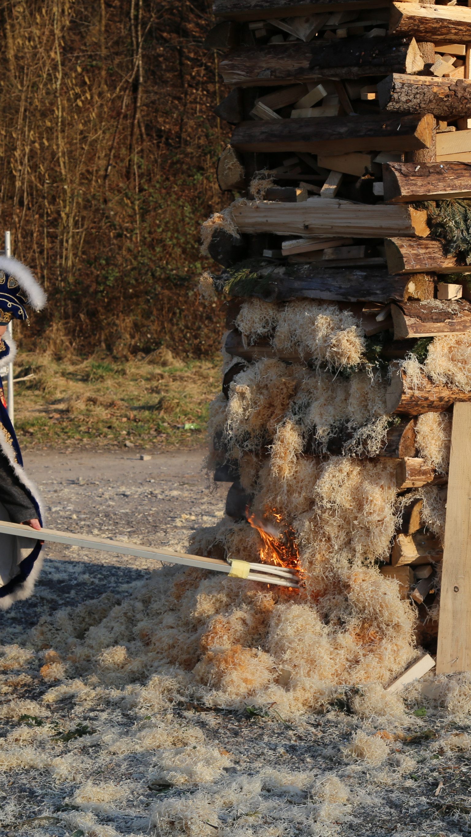 Das Prinzenpaar zündete den Funkenturm an.
