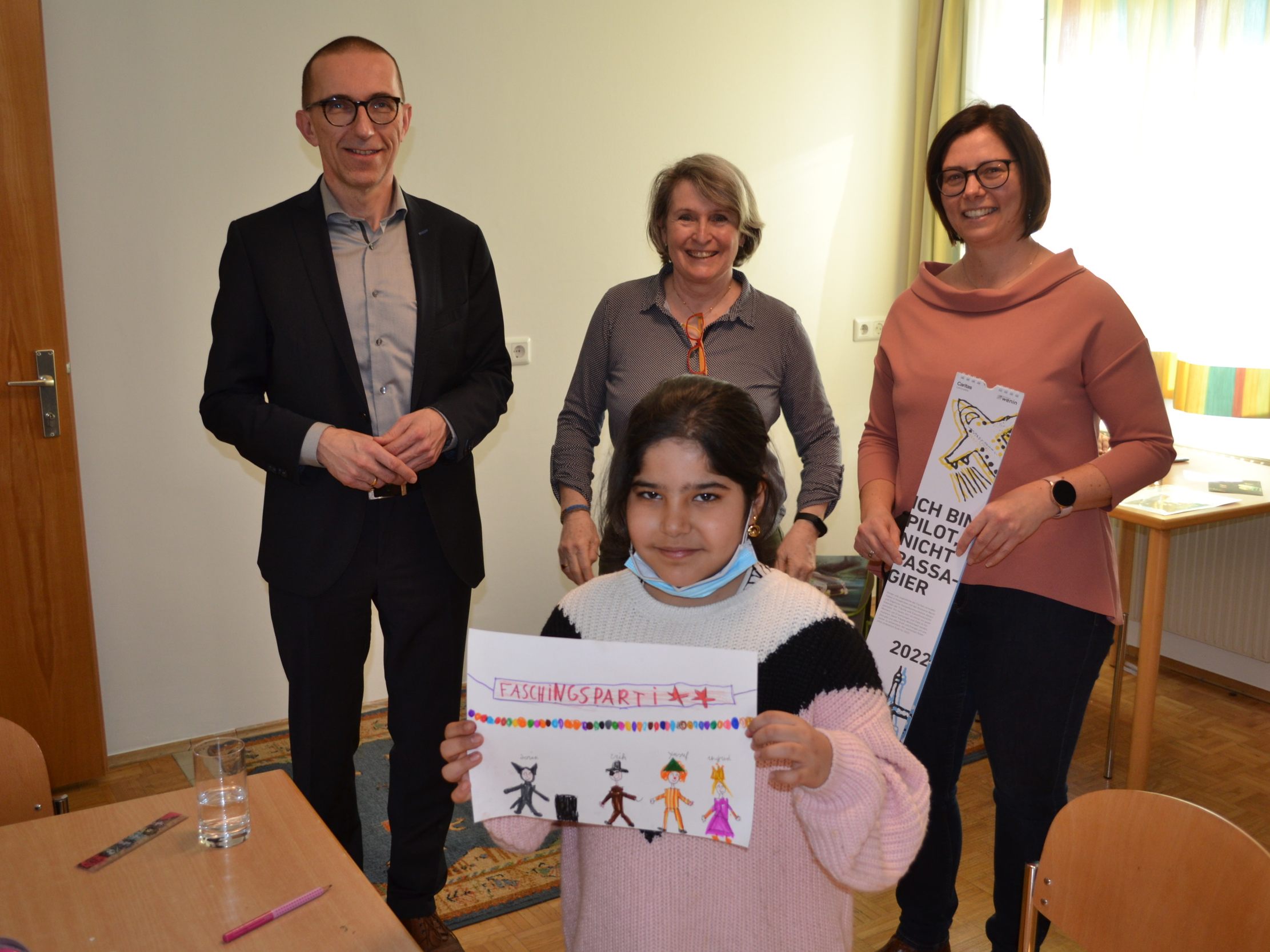 Dass die Rankweiler Bürgermeisterin Katharina Wöß-Krall bei den Schüler*innen im „Lerncafé Emil“ vorbeischaute, war ein Highlight für die Kids. Dass die Rankweiler Bürgermeisterin Katharina Wöß-Krall bei den Schüler*innen im „Lerncafé Emil“ vorbeischaute, war ein Highlight für die Kids.