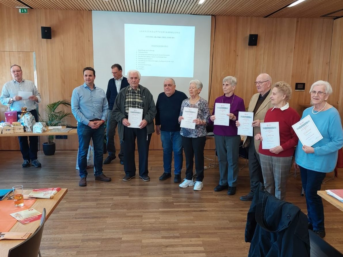 Zahlreiche Ehrungen, besonders jene von Fritz Schabus, stellten den Höhepunkt der JHV dar. Zahlreiche Ehrungen, besonders jene von Fritz Schabus, stellten den Höhepunkt der JHV dar.