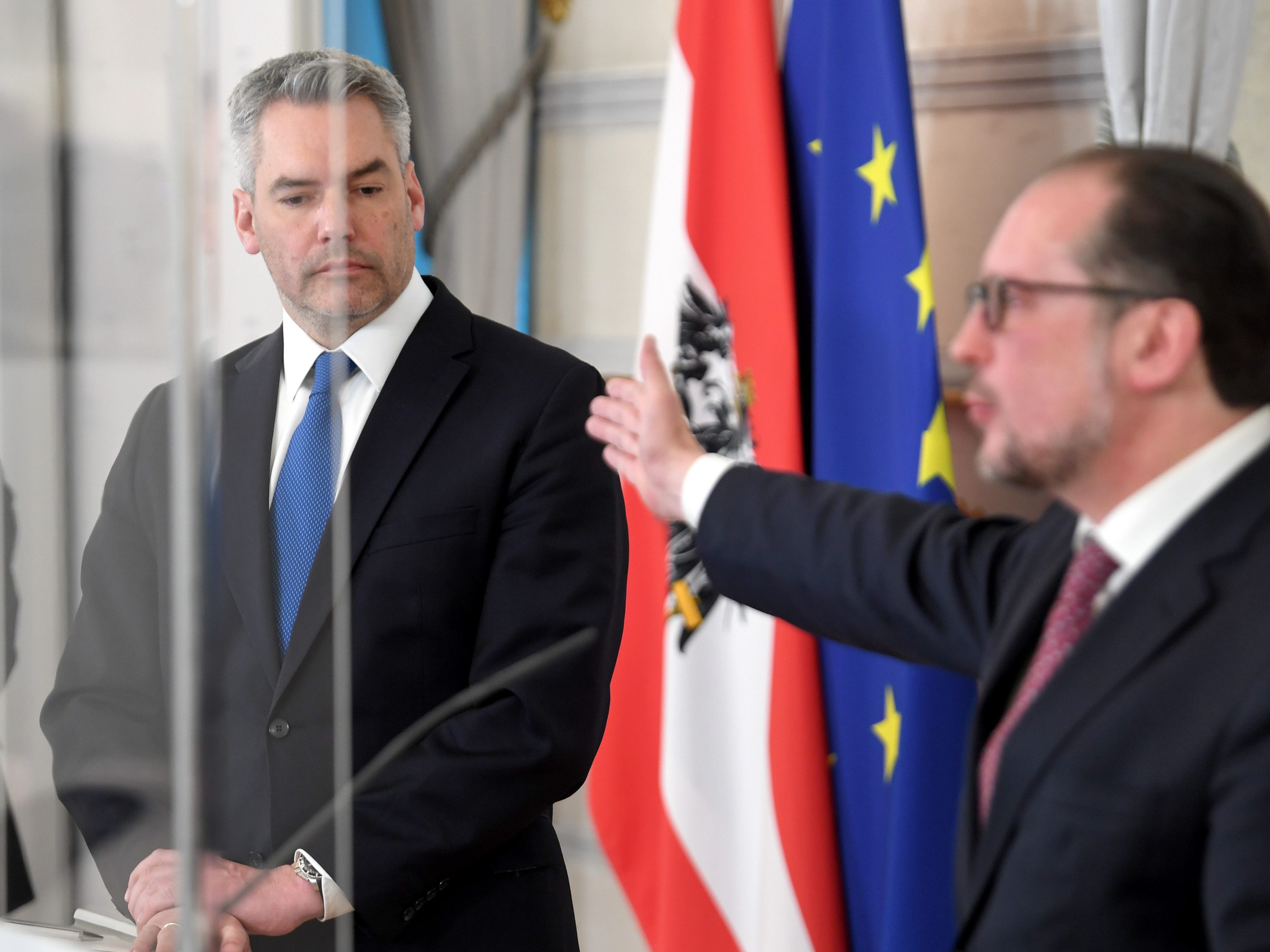 Pressefoyer nach dem Ministerrate im Livestream. Pressefoyer nach dem Ministerrate im Livestream.