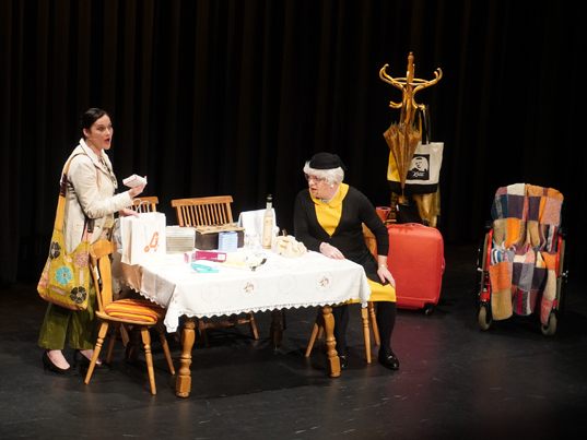 Oma Lilli und Tochter Irma beim humoristischen „Durchanand“ in der Remise Bludenz.