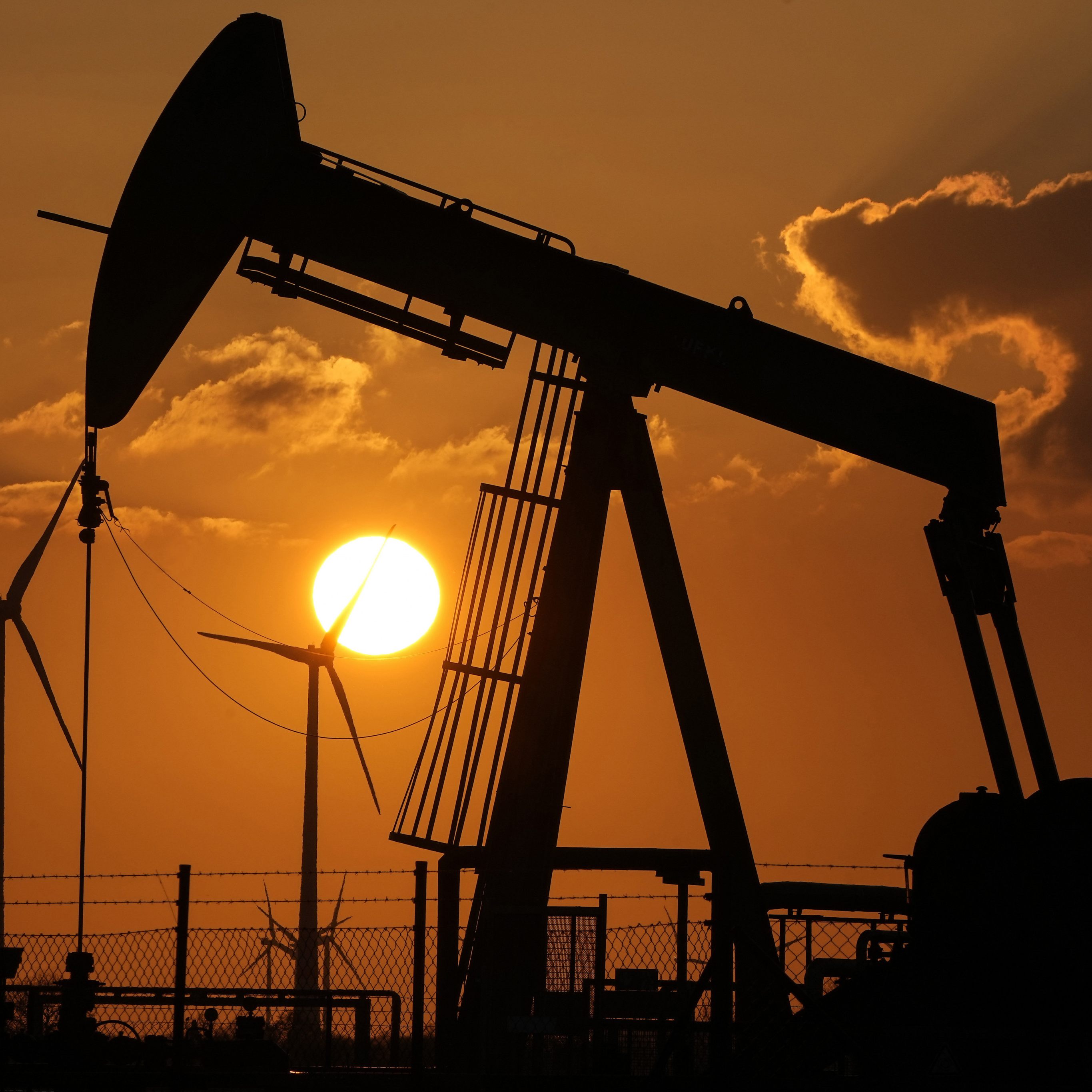 Die Ölpreise gaben am Montag deutlich nach.