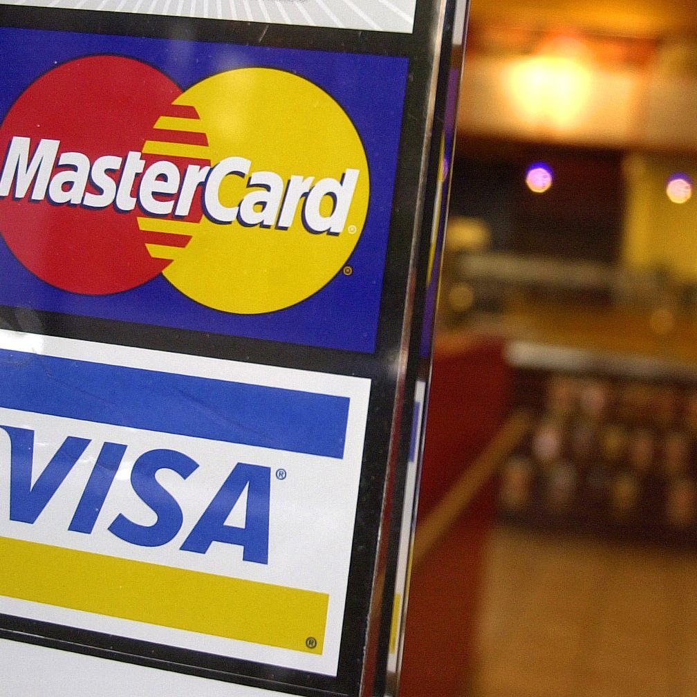 Visa und Mastercard setzen Betrieb in Russland aus.
