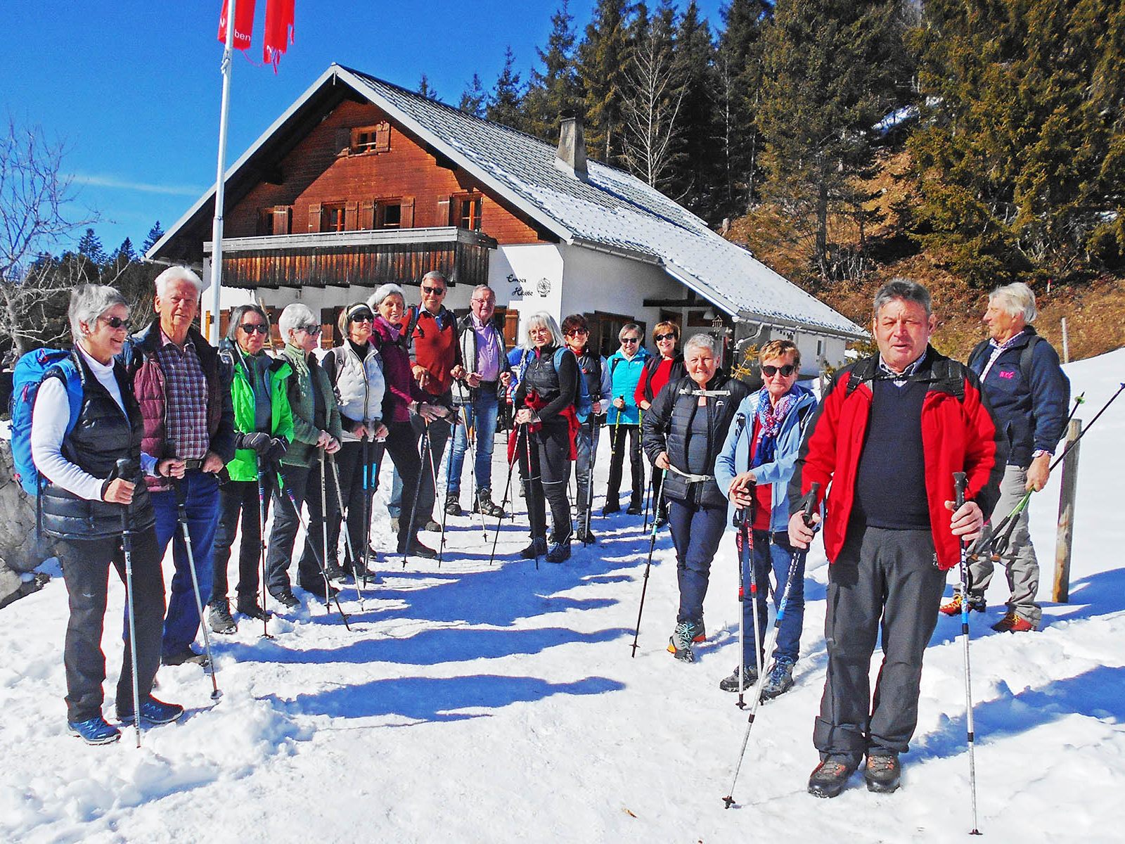 Mitglieder des Dornbirner Seniorenbundes vor der Emser Hütte