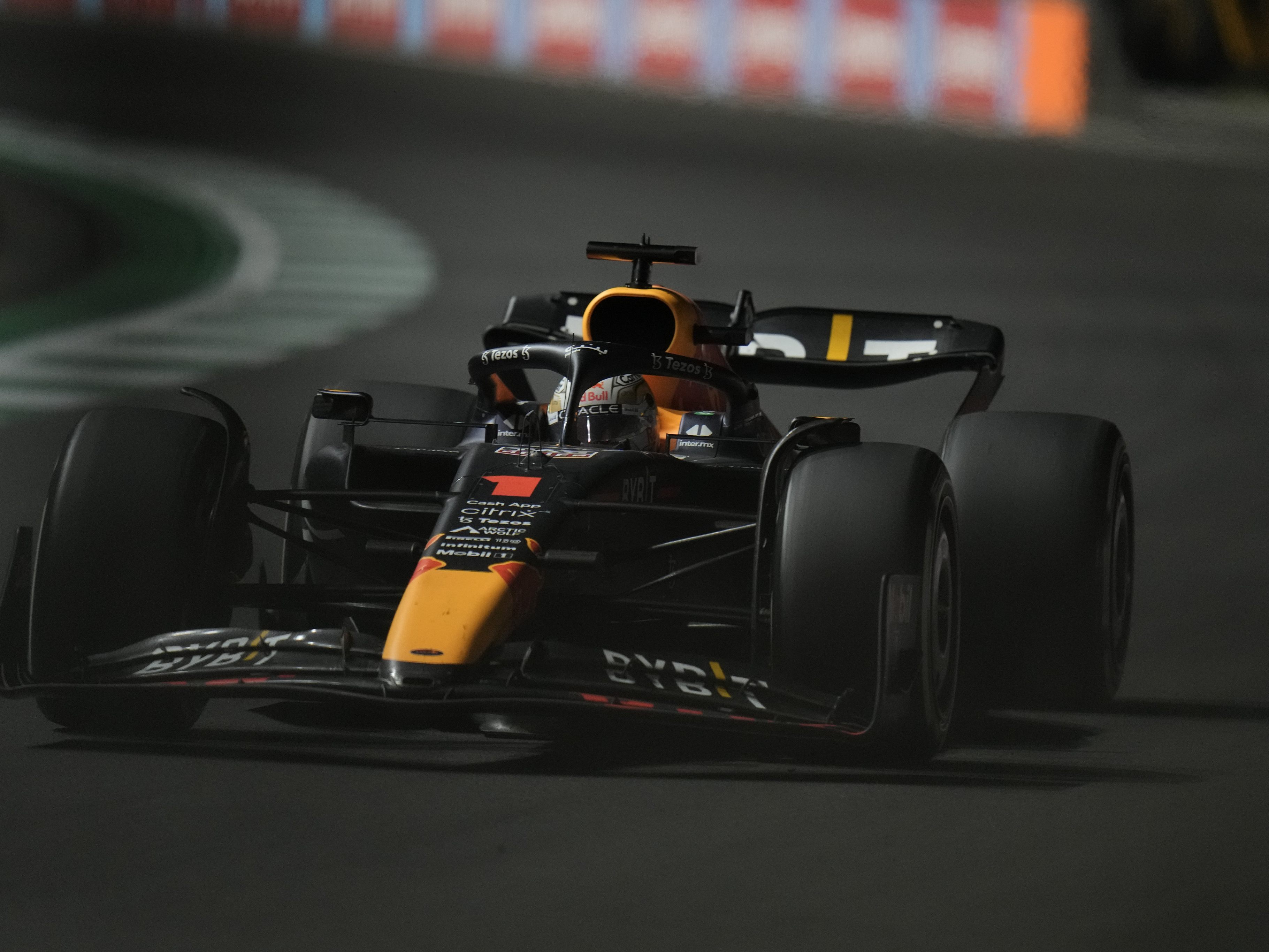 Max Verstappen holte sich seinen ersten Saisonsieg.