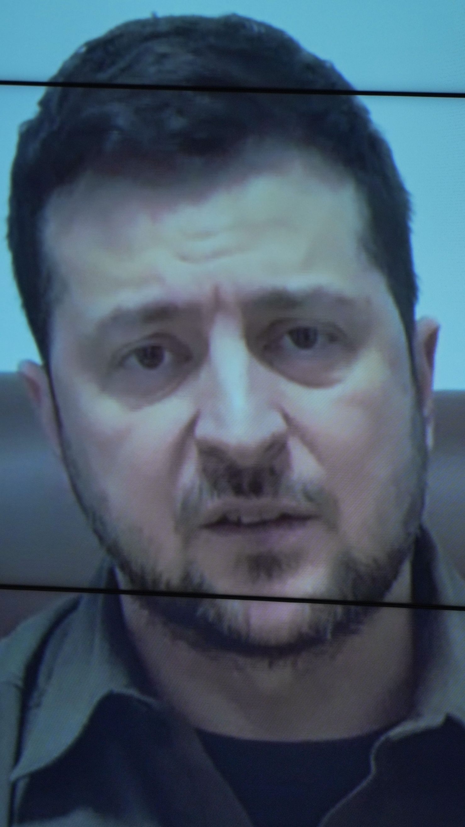 Der ukrainische Präsident fordert erneut Waffenhilfe.