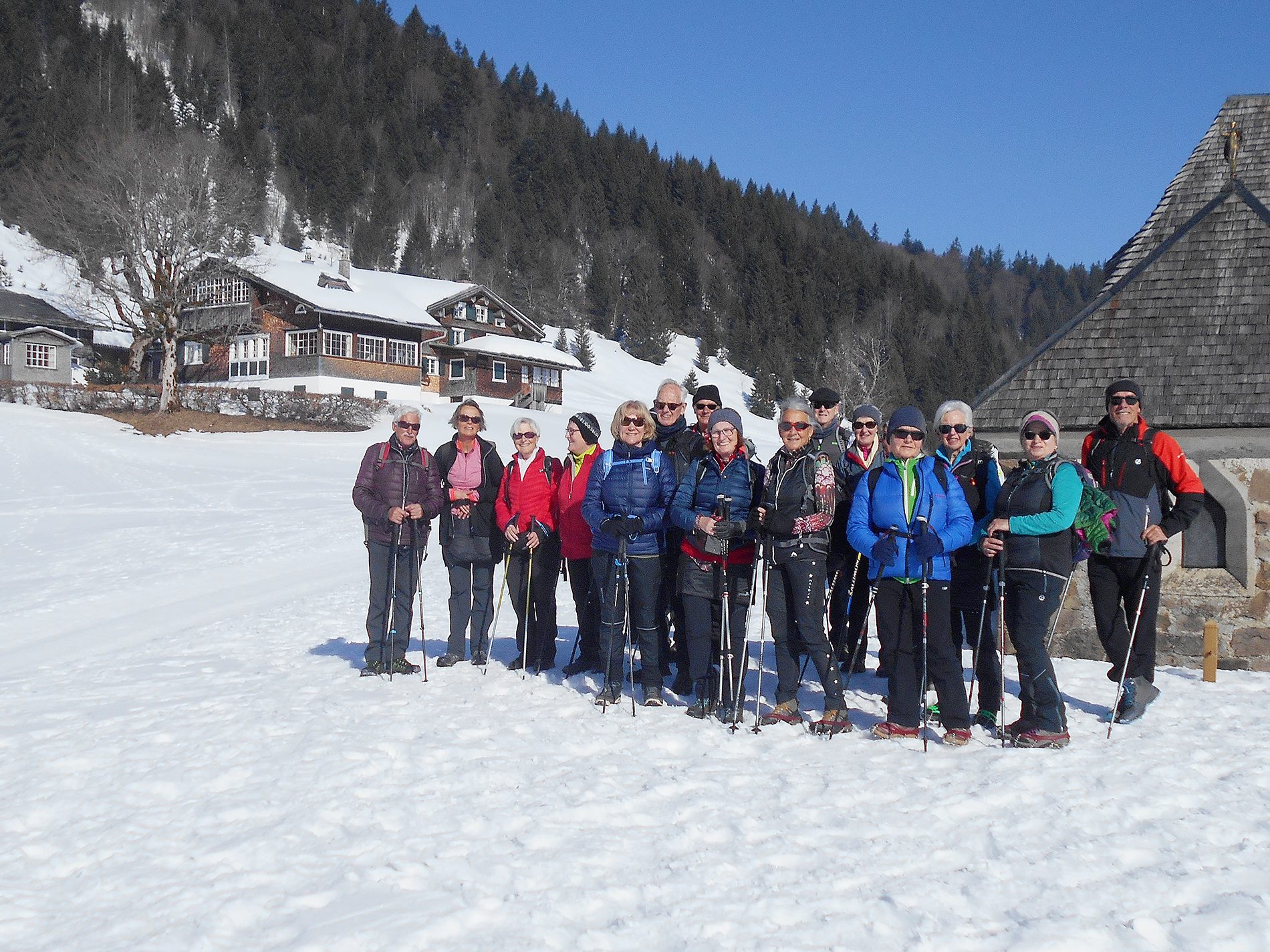 Die Seniorenbund Wandergruppe beim Foto Richtung Bregenzer Hütte Die Seniorenbund Wandergruppe beim Foto Richtung Bregenzer Hütte
