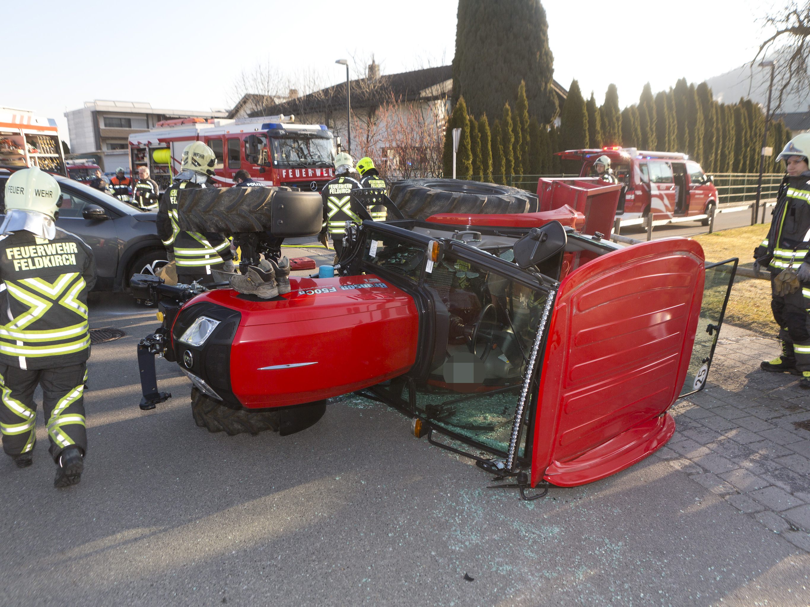 Der Traktorfahrer wurde schwer verletzt.
