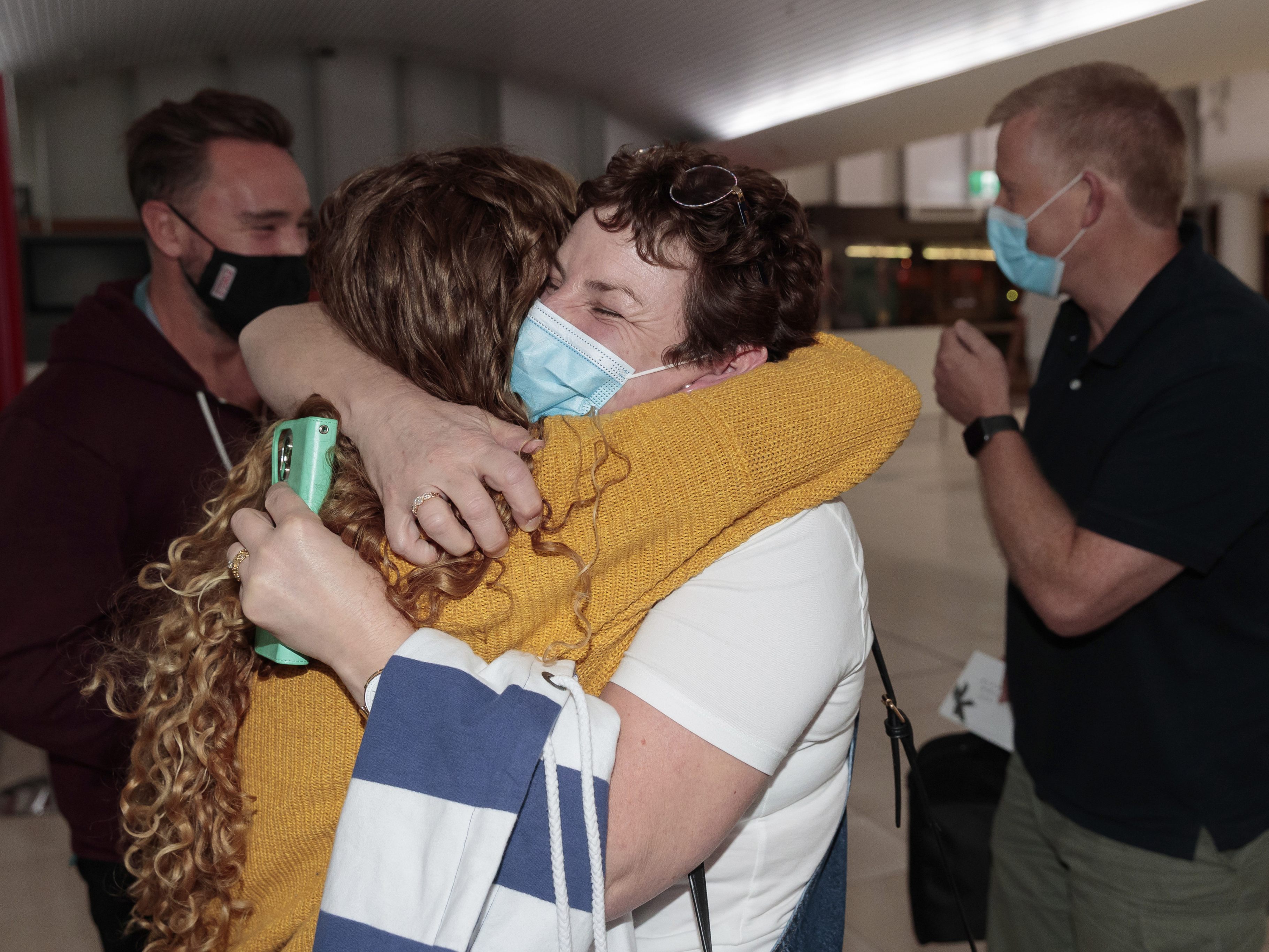 Quarantänefreie Einreise nun wieder möglich: Auf dem Flughafen von Perth (Westaustralien) flossen Freudentränen Quarantänefreie Einreise nun wieder möglich: Auf dem Flughafen von Perth (Westaustralien) flossen Freudentränen